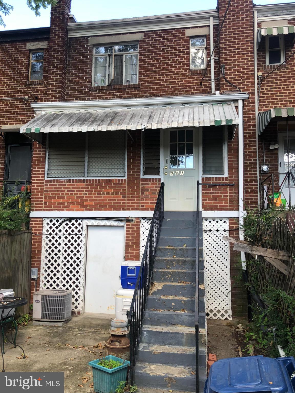 221 EVANS LANE
