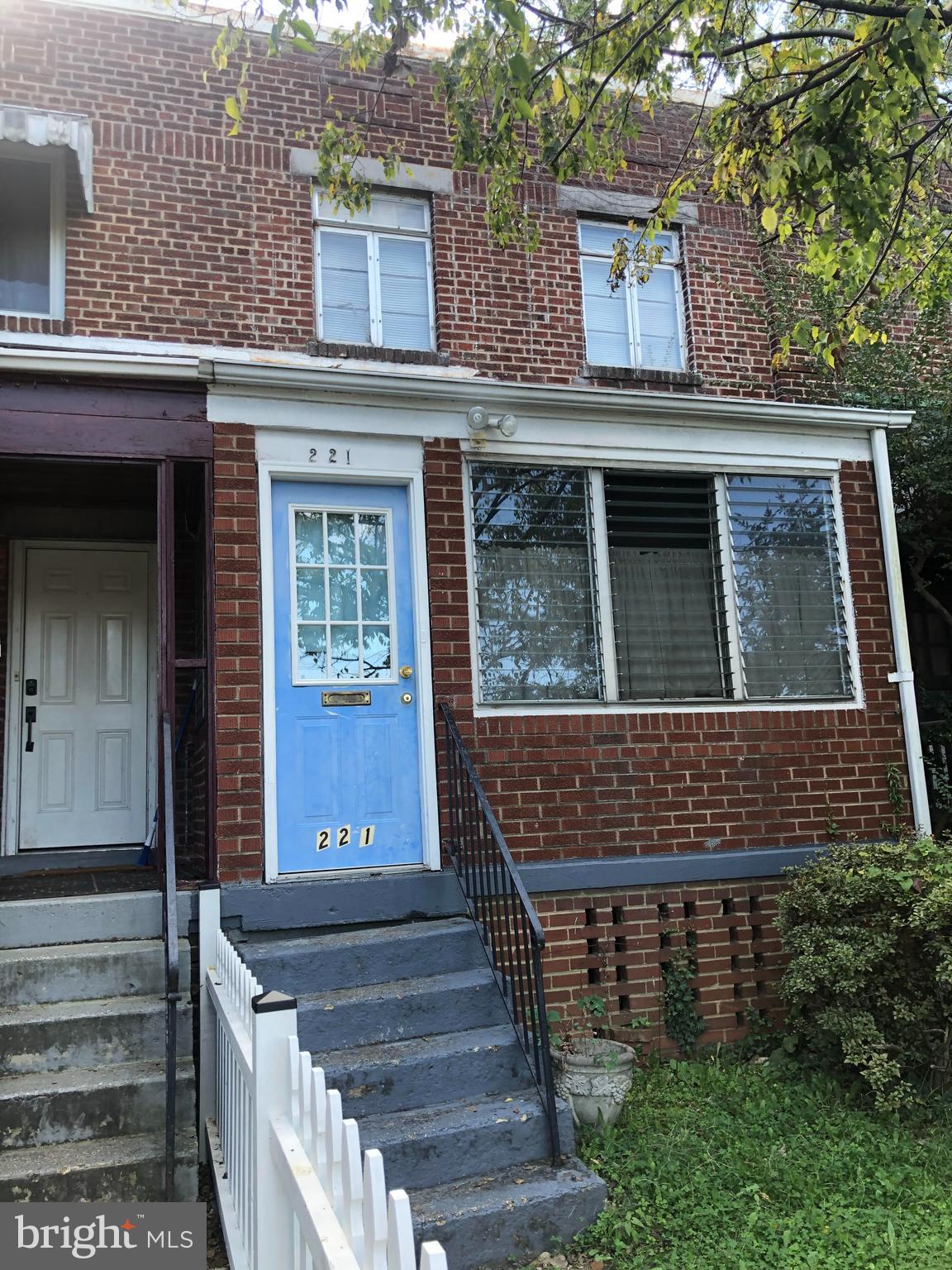 221 EVANS LANE