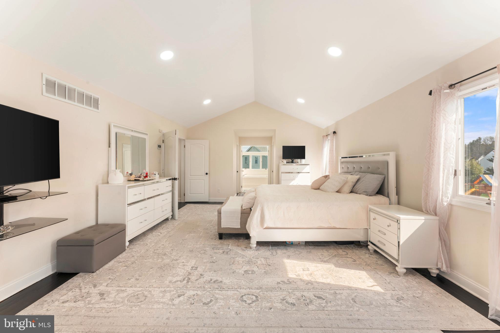 NORTHAMPTON CHASE - Residential