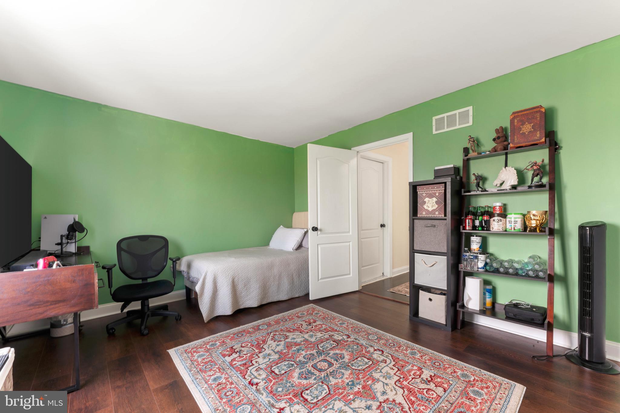 NORTHAMPTON CHASE - Residential