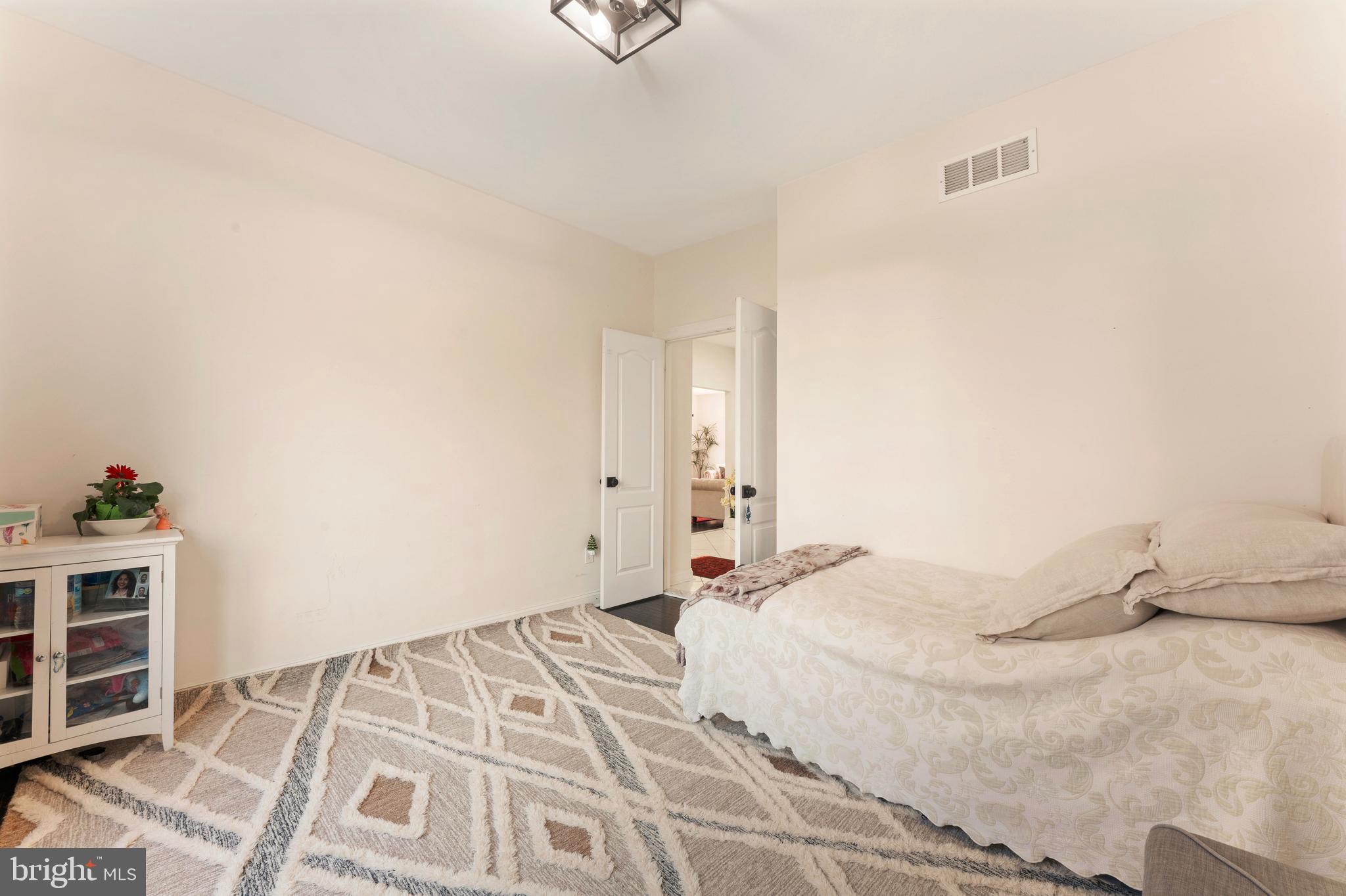 NORTHAMPTON CHASE - Residential