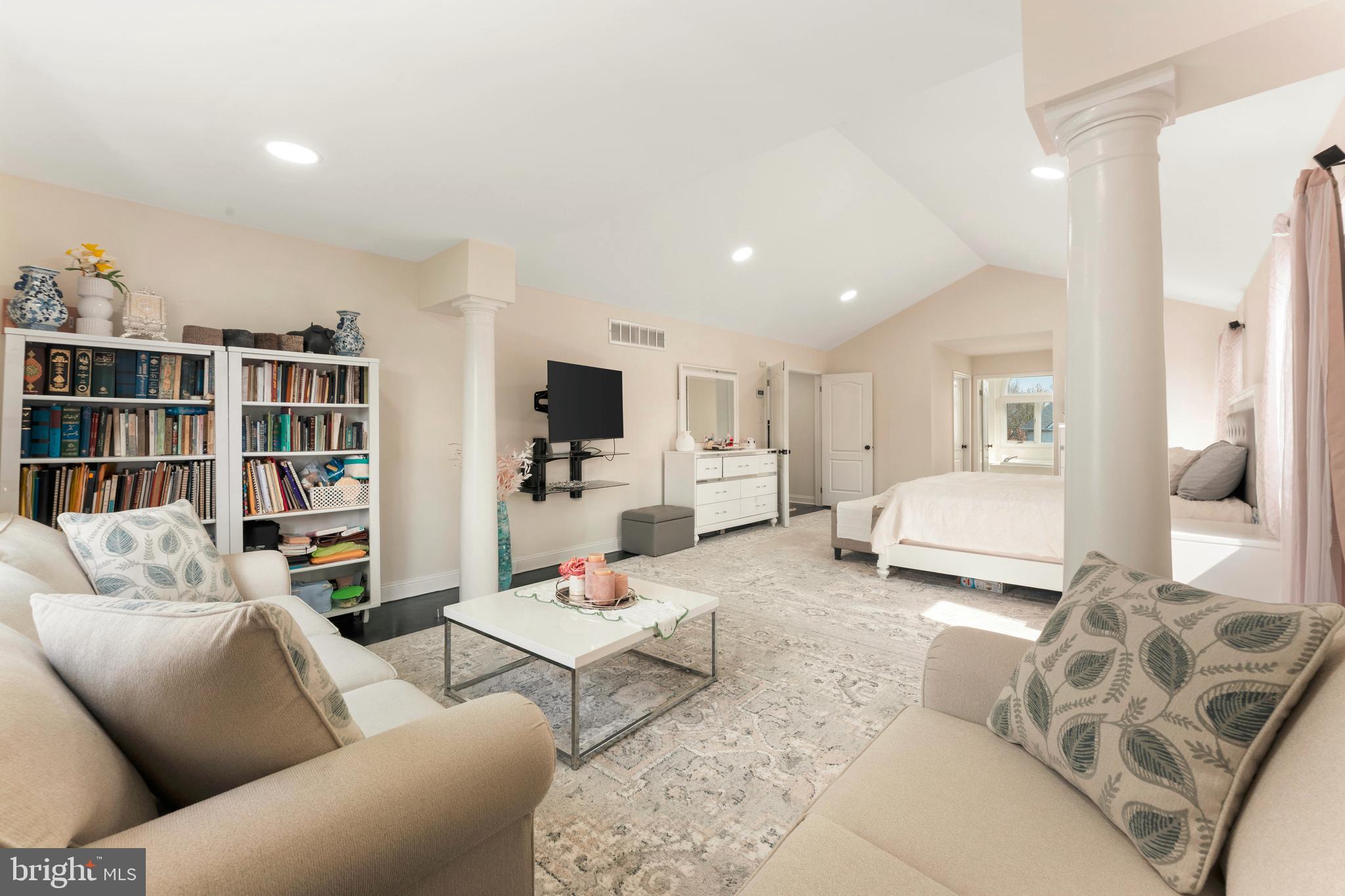 NORTHAMPTON CHASE - Residential