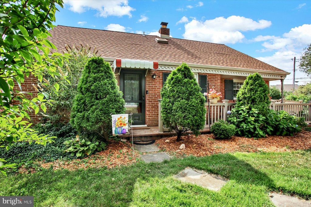 Photo of 1558 CEDAR RD, LANCASTER, PA 17601 (MLS # PALA2038128)