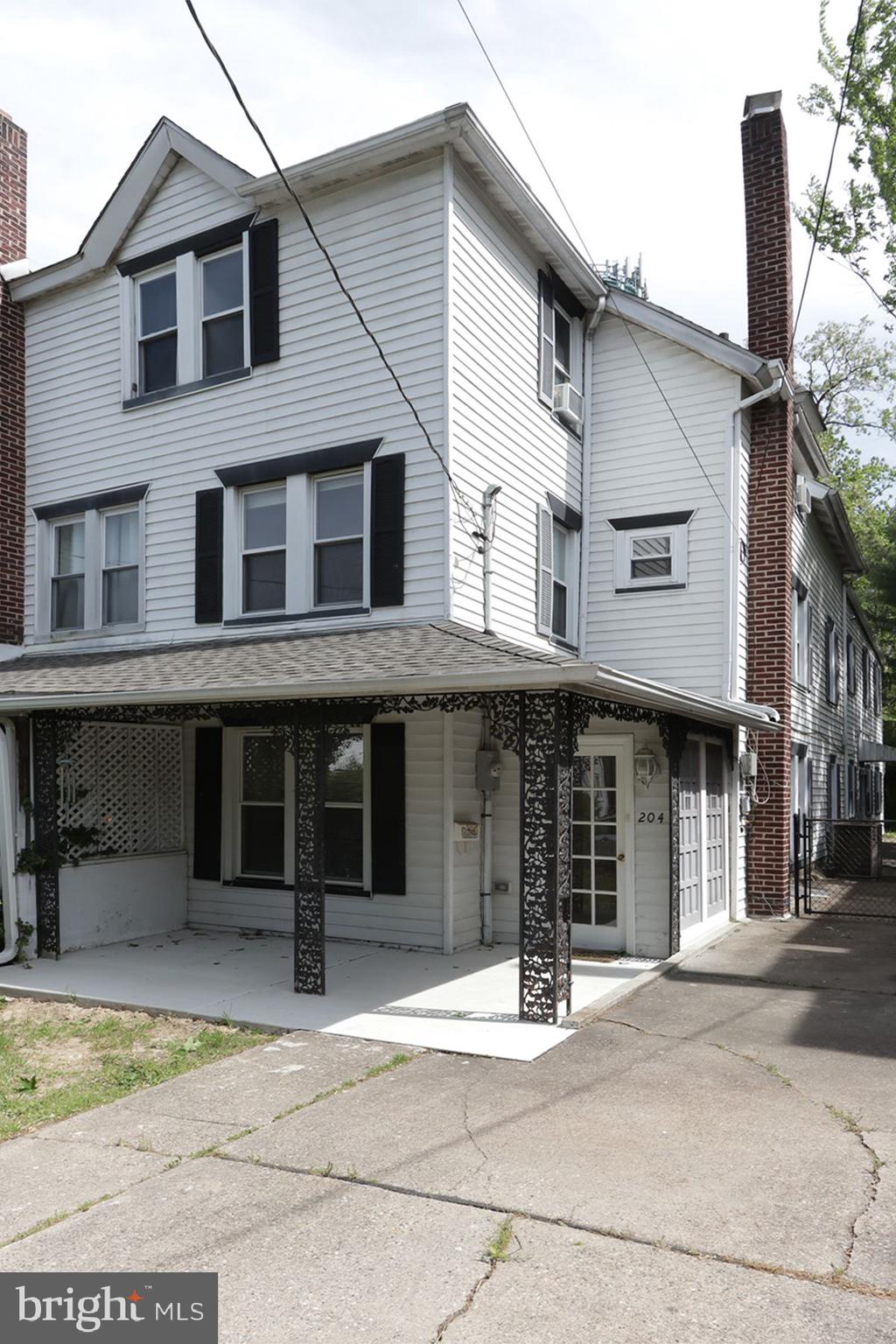 204 LAKEVIEW AVENUE