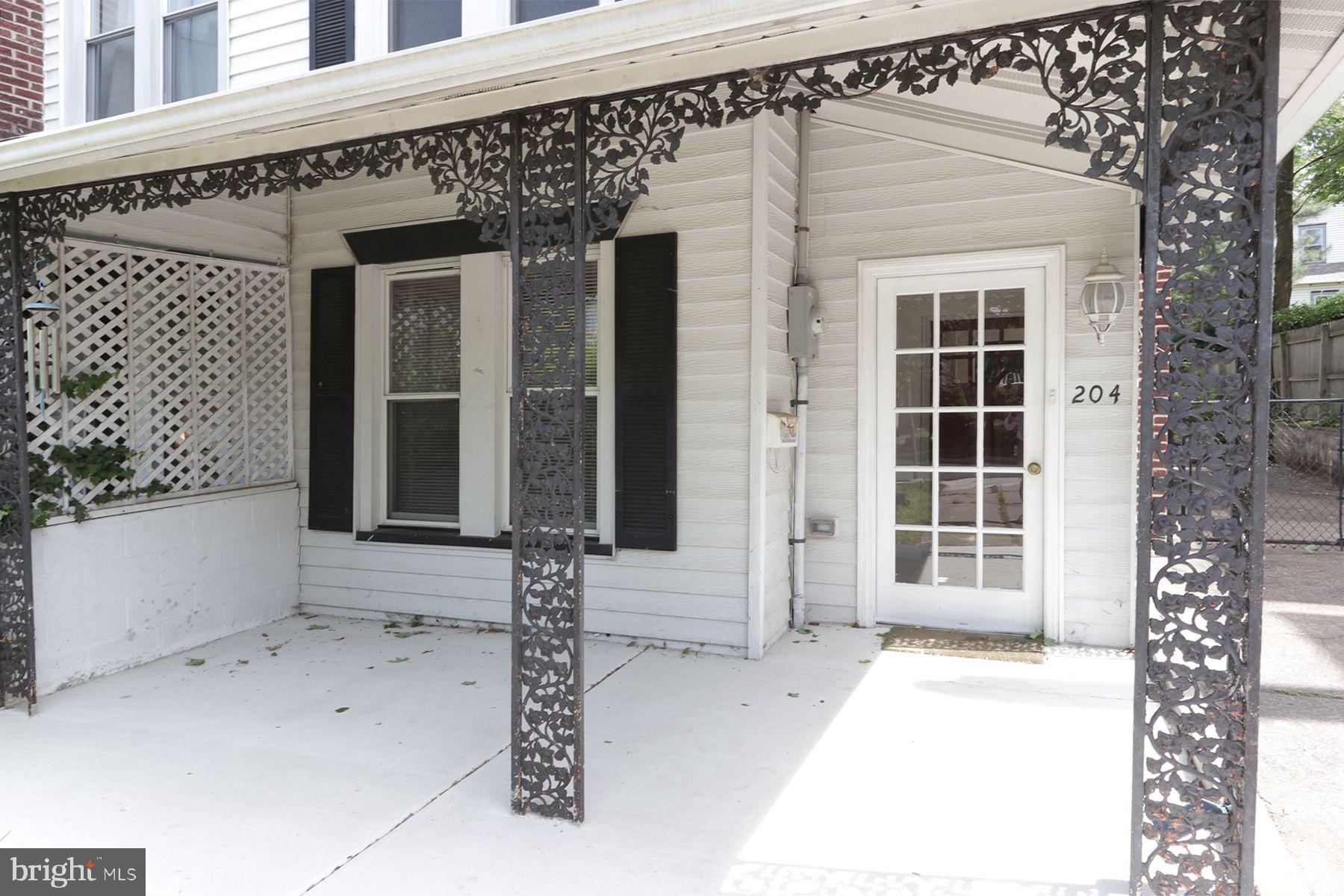 204 LAKEVIEW AVENUE