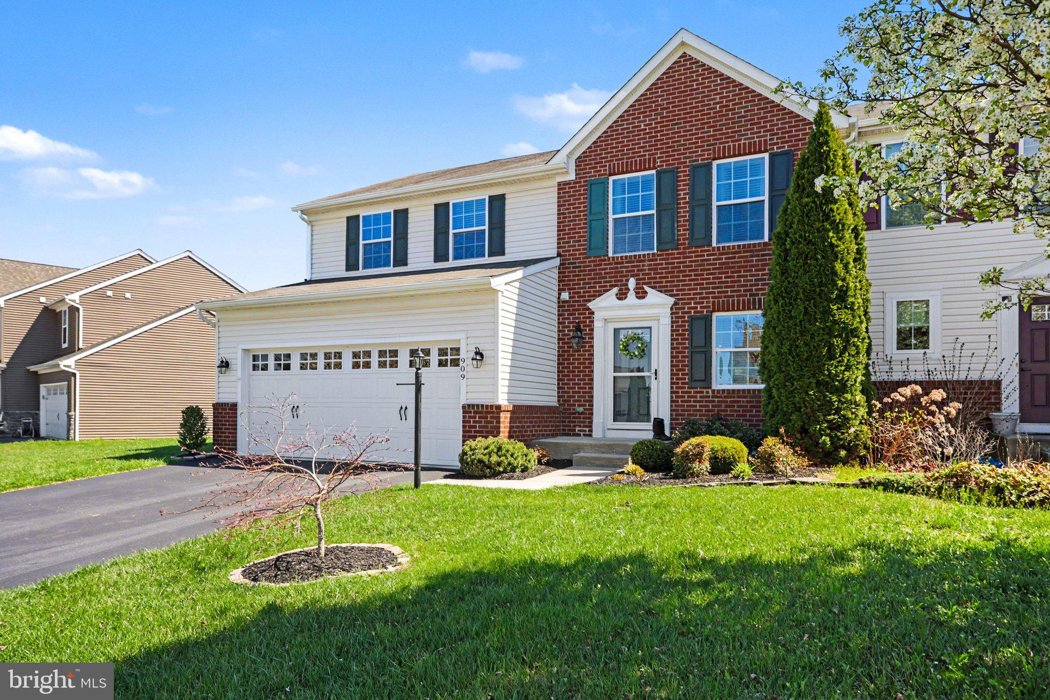 909 Courgar Point Circle 909 COUGAR POINTE CIR