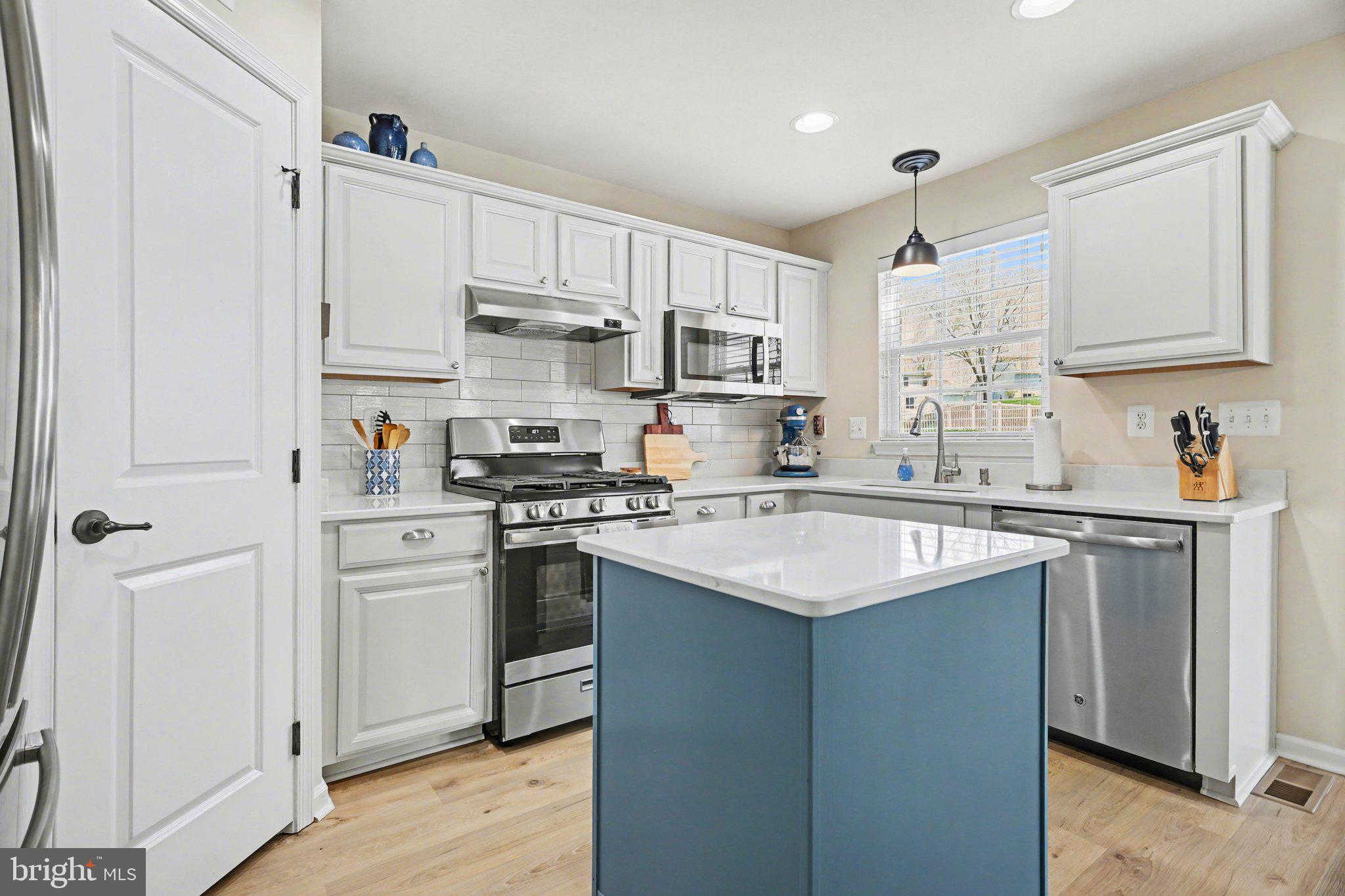 909 Courgar Point Circle 909 COUGAR POINTE CIR