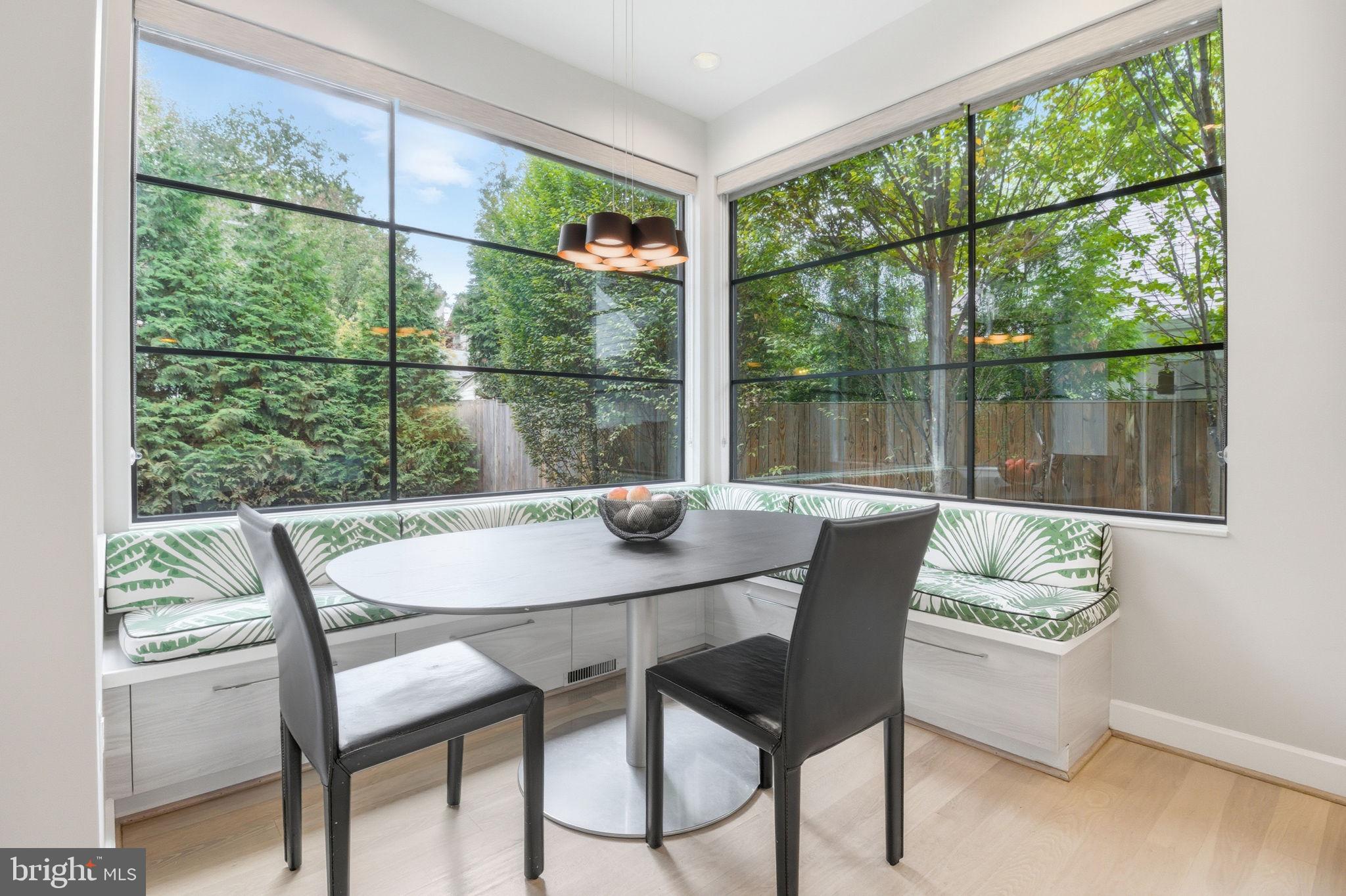 LYON VILLAGE - Residential