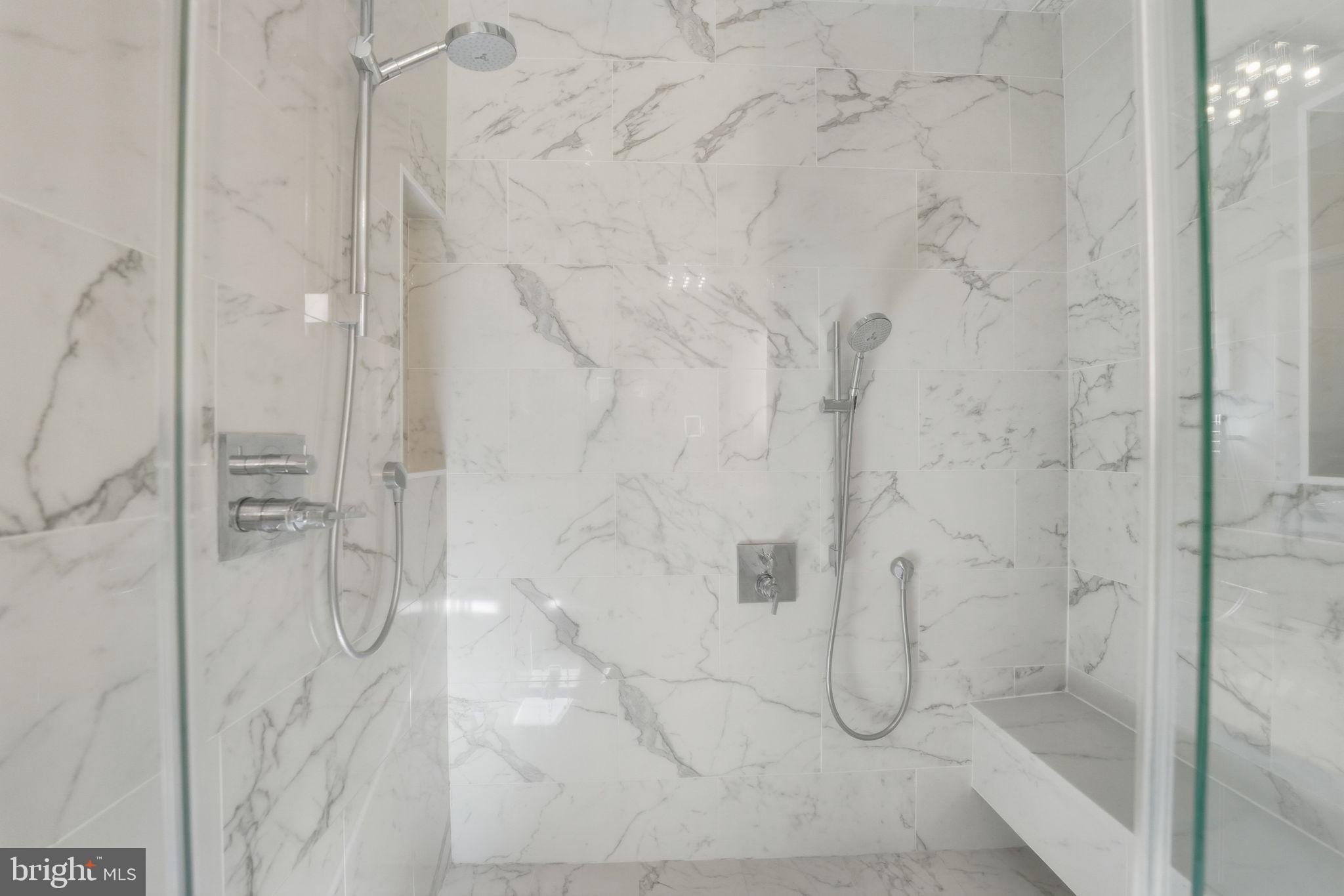 LYON VILLAGE - Residential