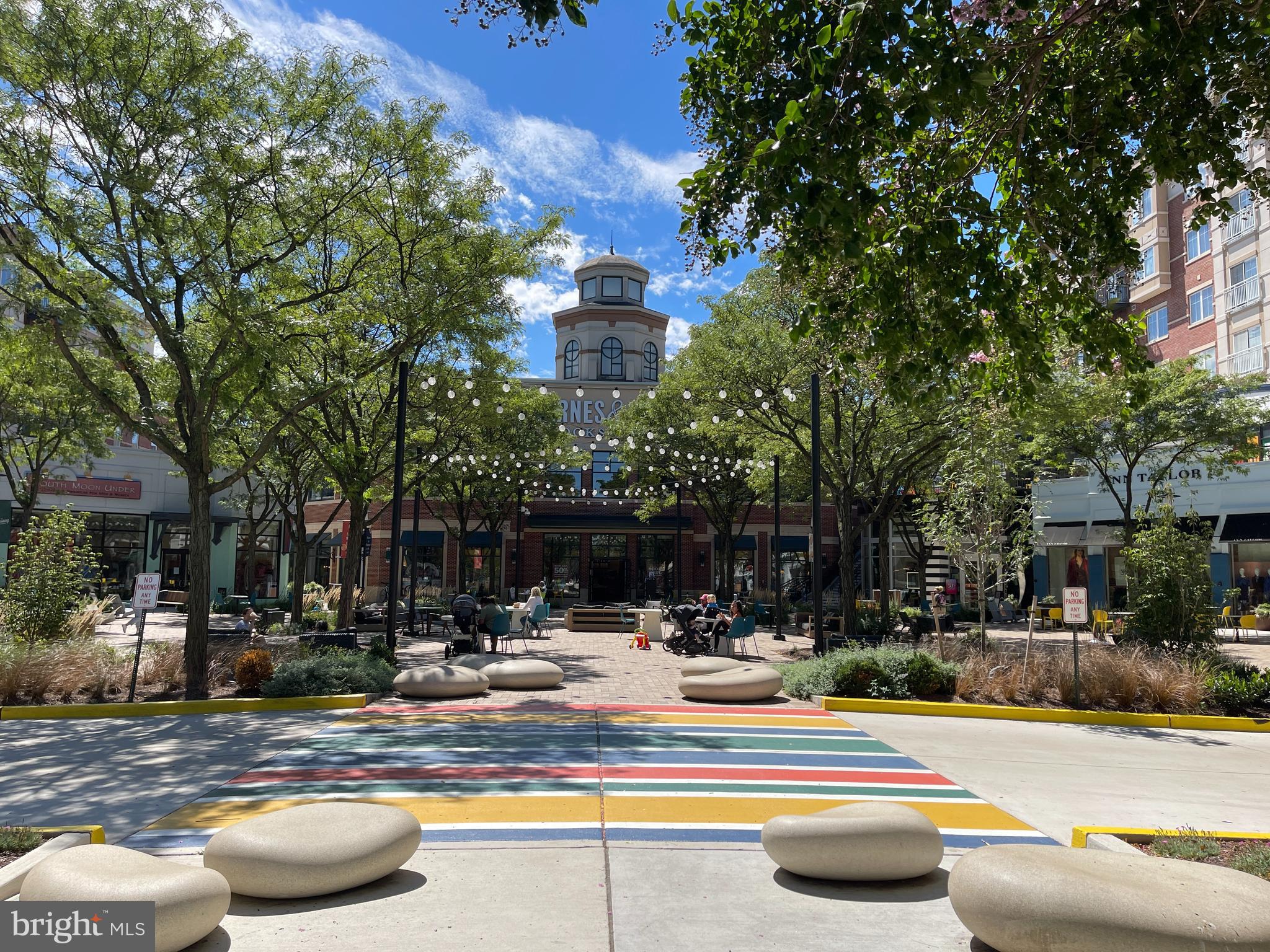 LYON VILLAGE - Residential