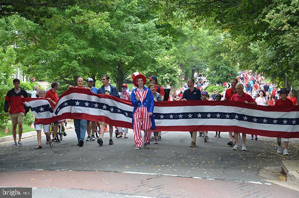 LYON VILLAGE - Residential
