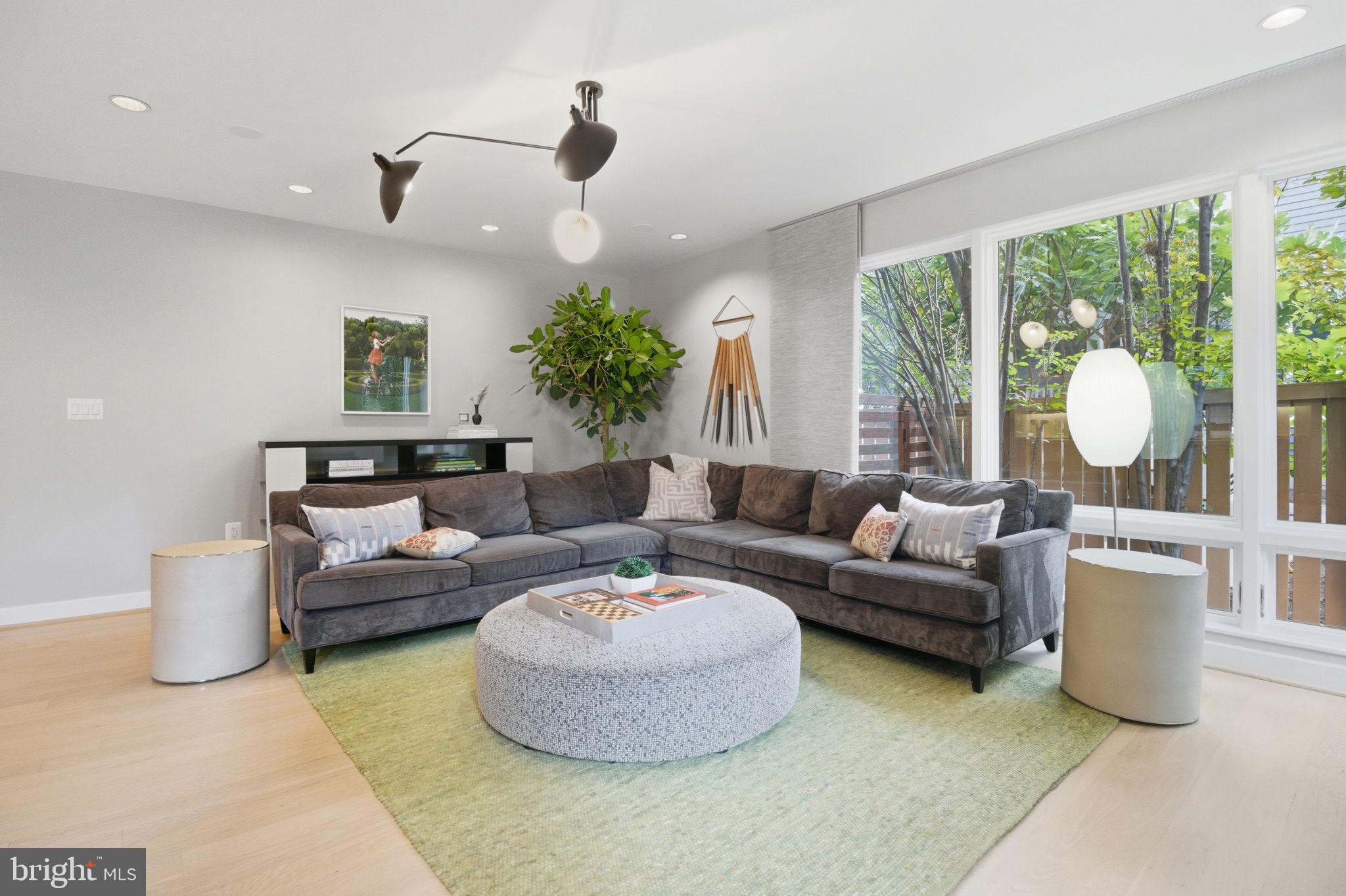 LYON VILLAGE - Residential