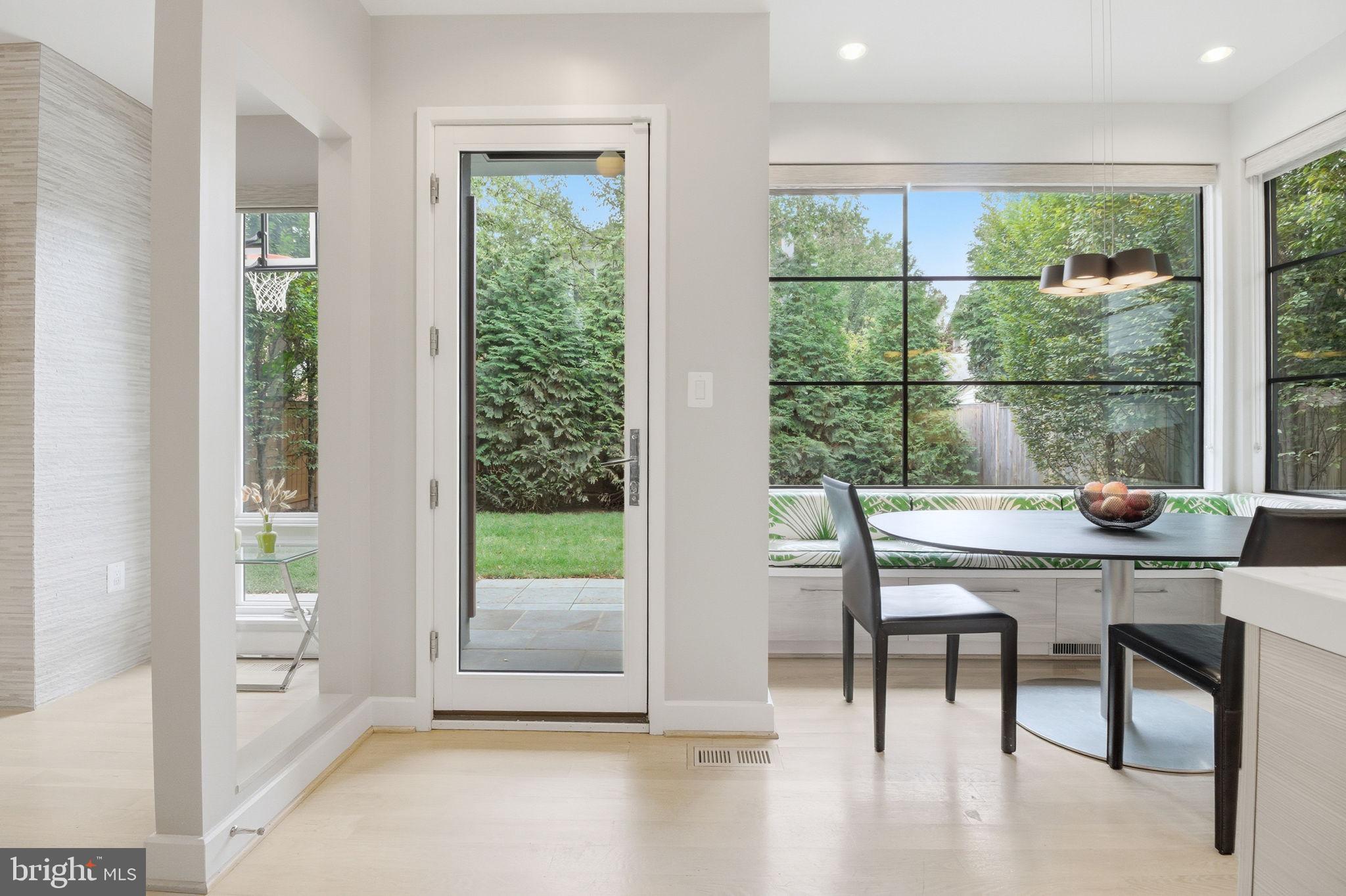 LYON VILLAGE - Residential