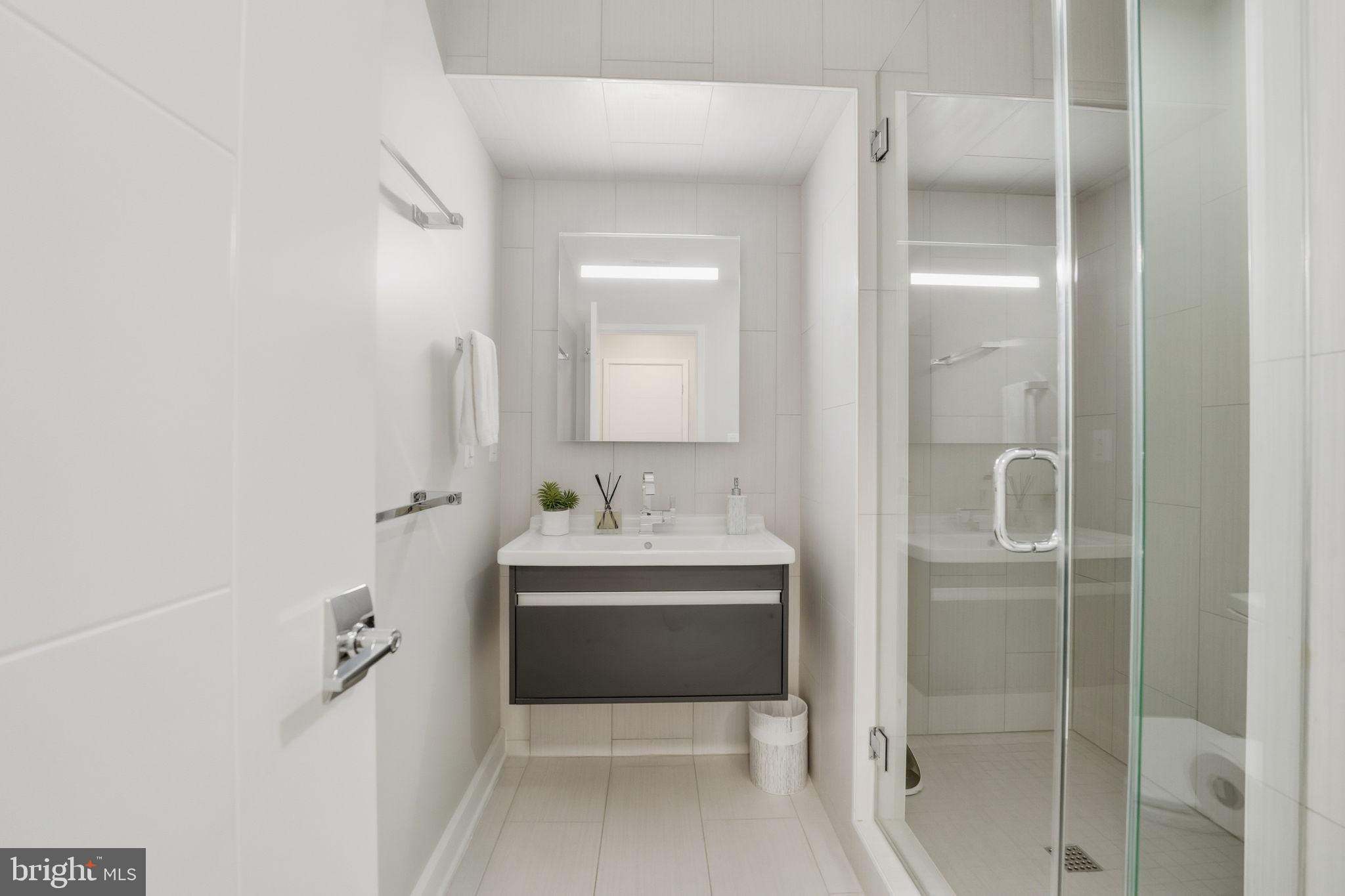 LYON VILLAGE - Residential