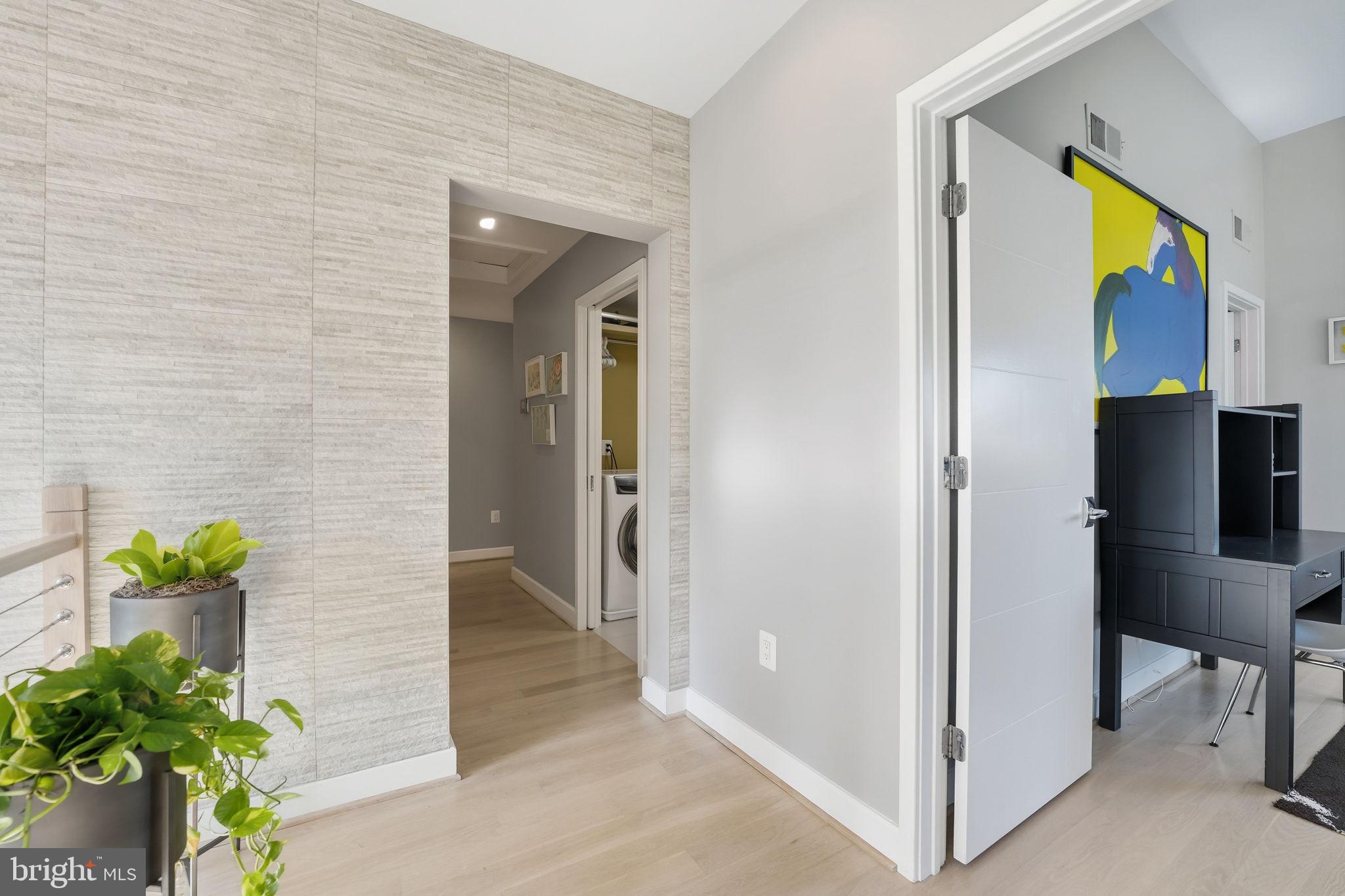 LYON VILLAGE - Residential