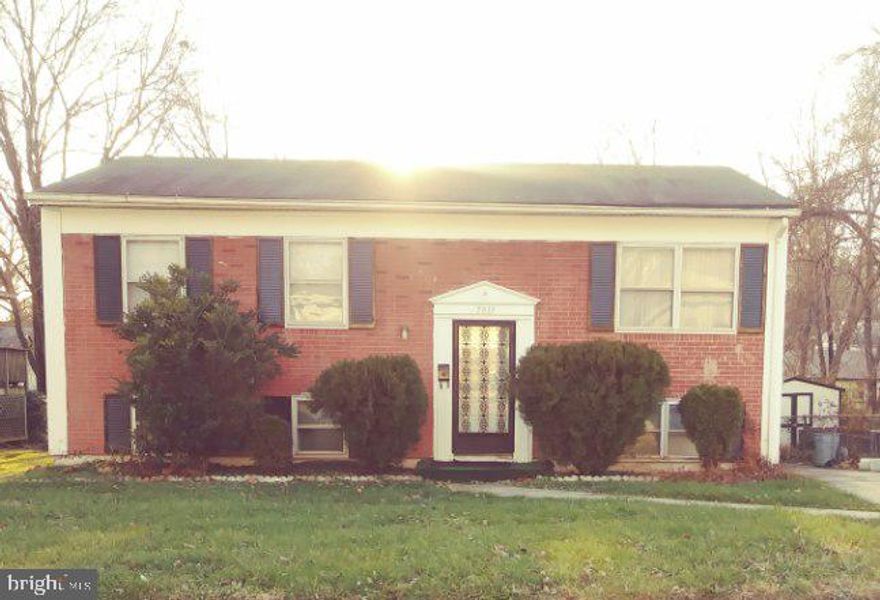 Great detached split-foyer in the town of Glenarden features 3 bedrooms, 1.5 baths, an open living room/dining room, a galley kitchen, a full walk-out basement, washer/dryer, stainless steel appliances, deck, and off-street parking. Conveniently located near public transportation, major highways, shopping, schools, and entertainment. Needs work but shows well.