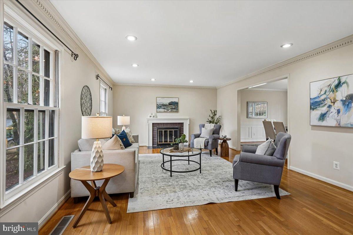 7620 MARY CASSATT DRIVE