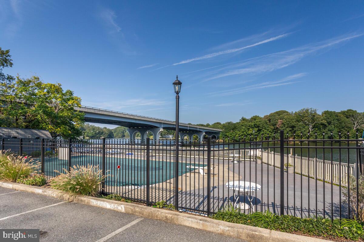MARINERS COVE - Residential Lease