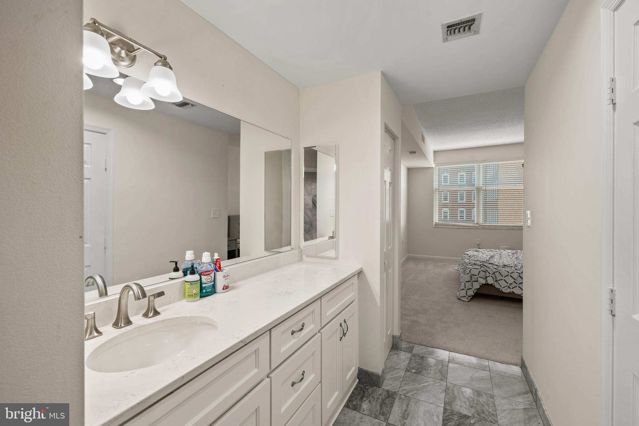 THE COLONNADE - Residential