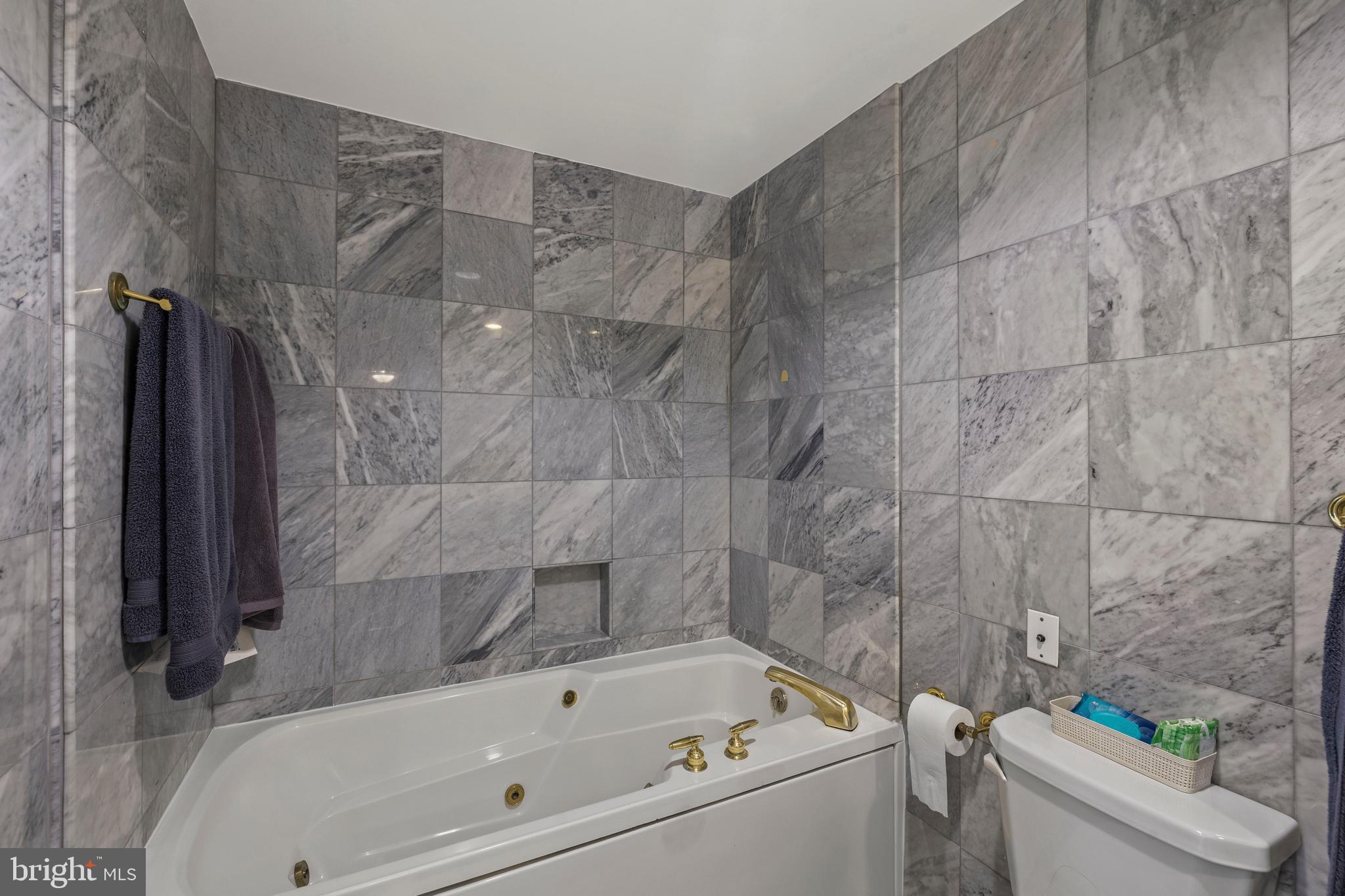 THE COLONNADE - Residential