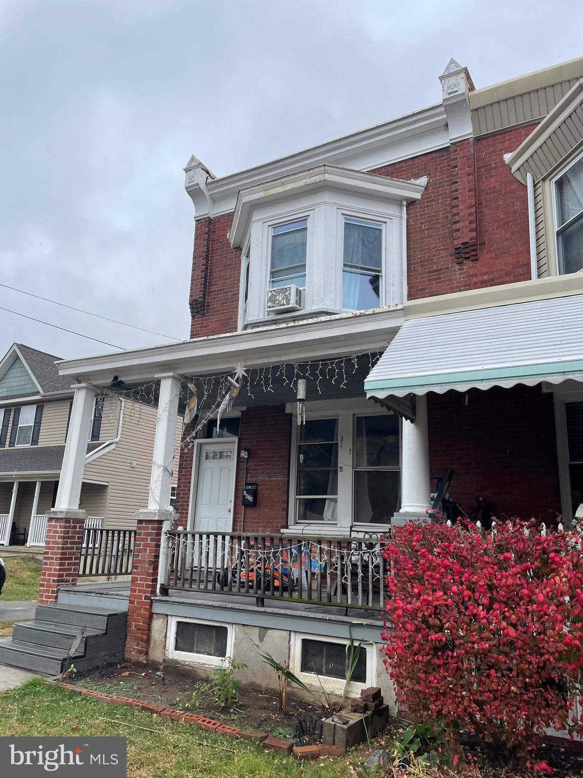 Renovated Twin Home on a beautiful block in Norristown. Perfect for a first time home owner
This property has its own driveway and Huge Backyard
3 car driveway - open front porch , granite countertops in kitchen , close to schools and parks
Own for less than renting -