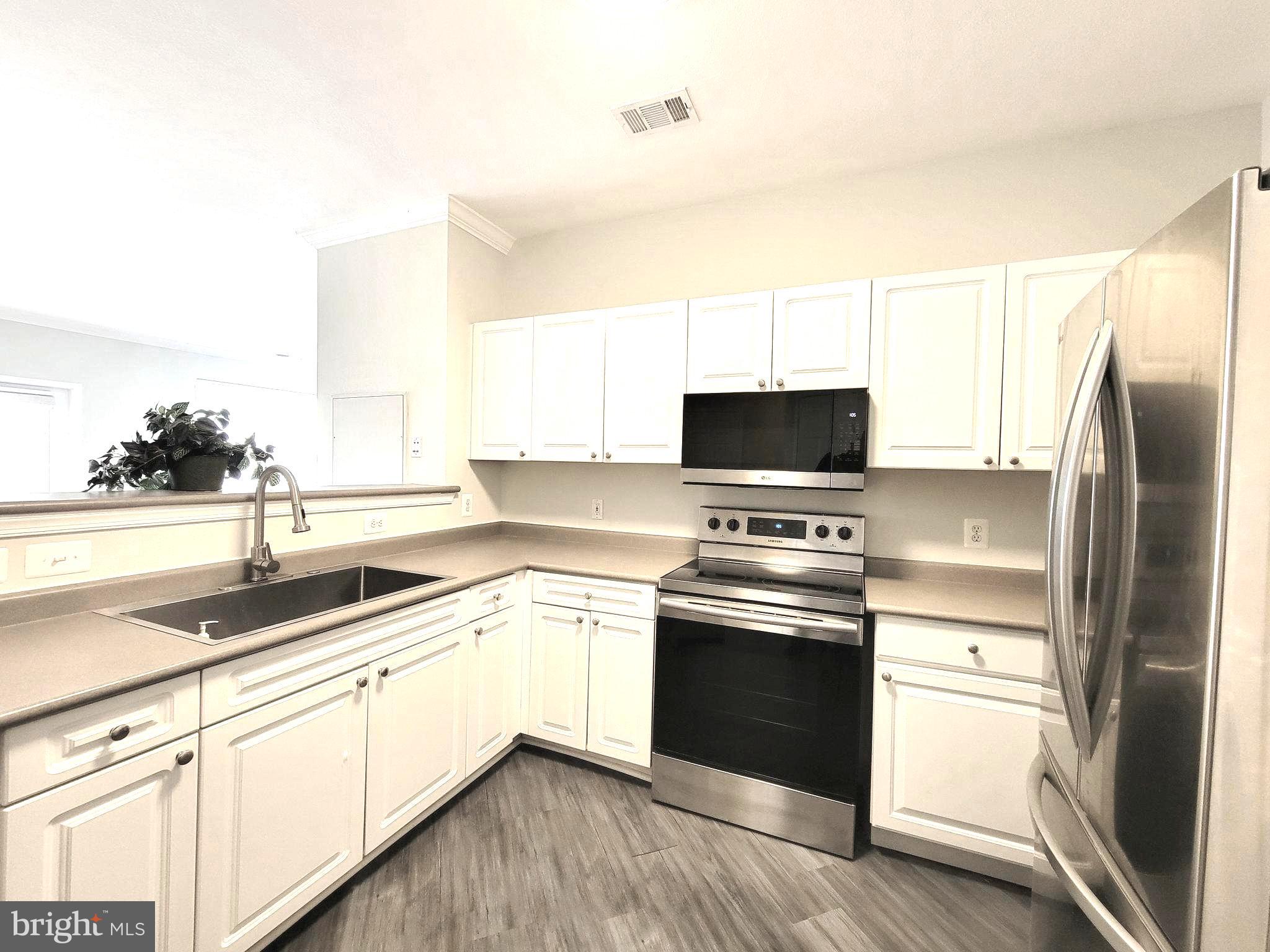 HIGH POINT AT JEFFERSON PARK - Residential