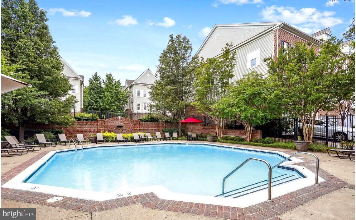 HIGH POINT AT JEFFERSON PARK - Residential