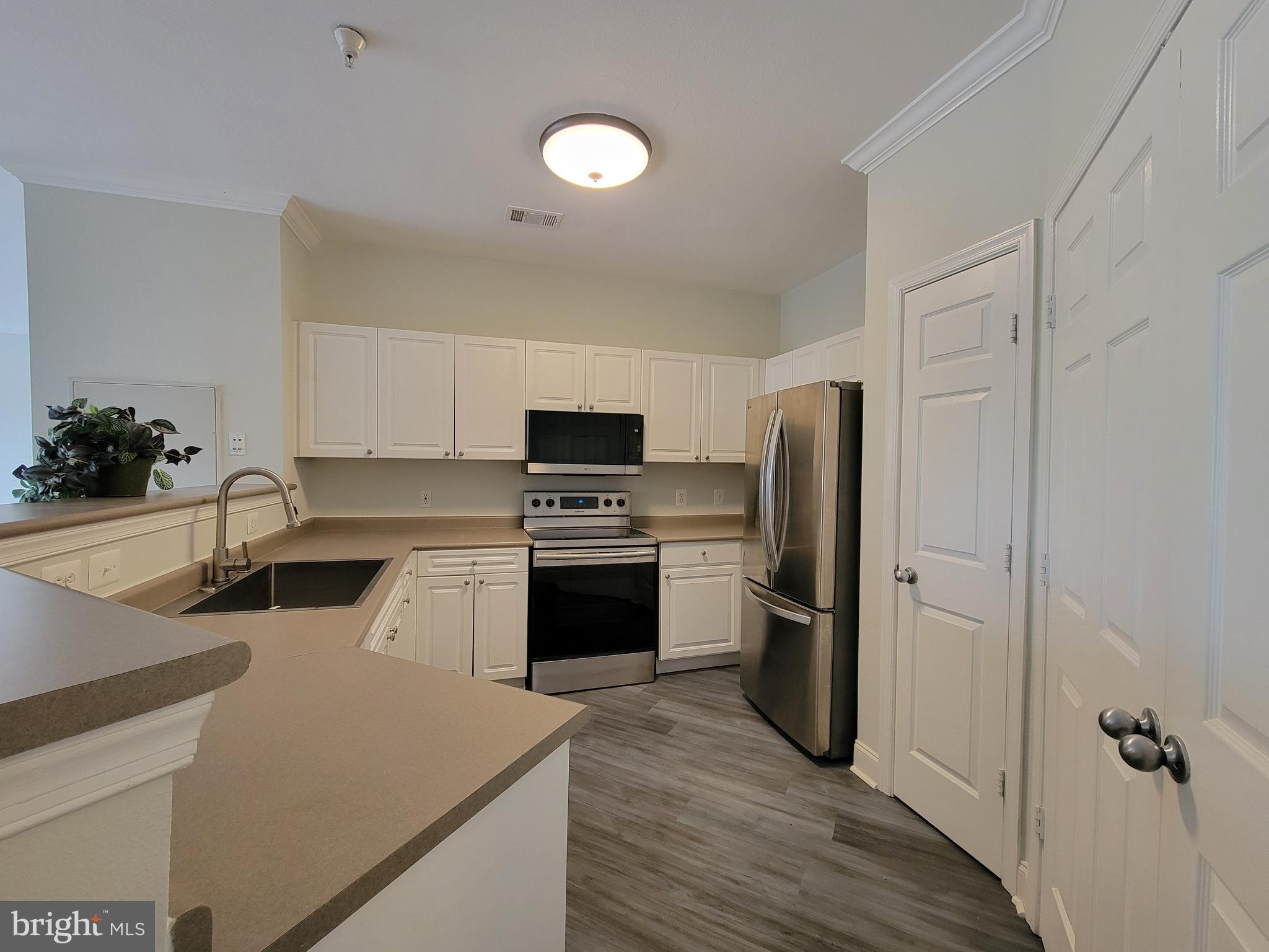 3009 NICOSH CIRCLE 4301