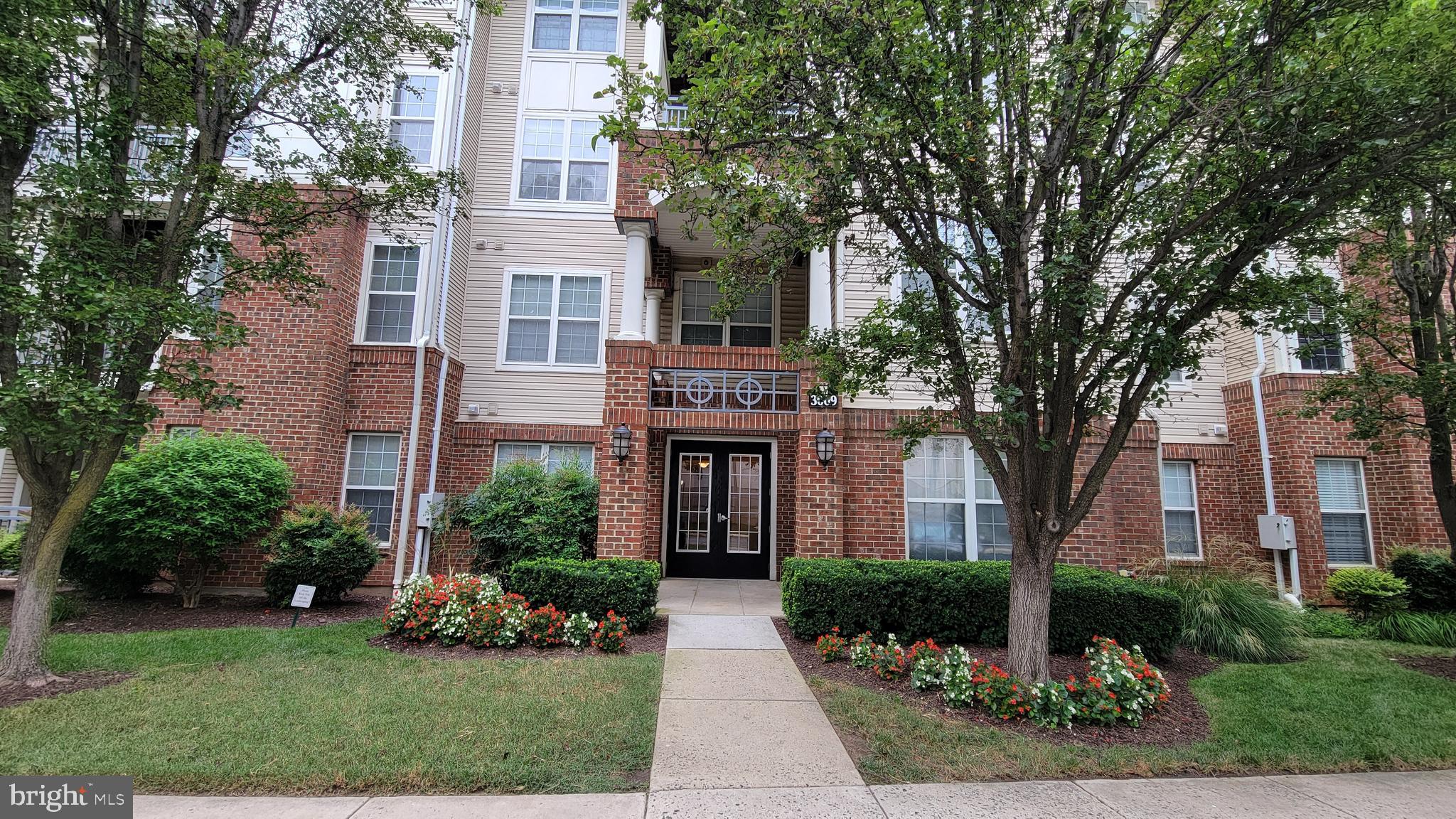 HIGH POINT AT JEFFERSON PARK - Residential