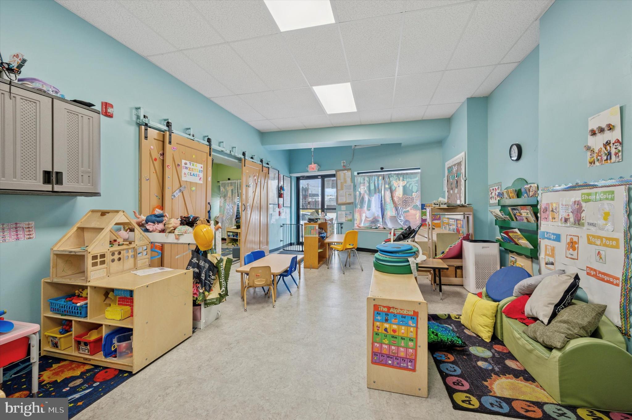 UNIVERSITY CITY - Commercial Sale