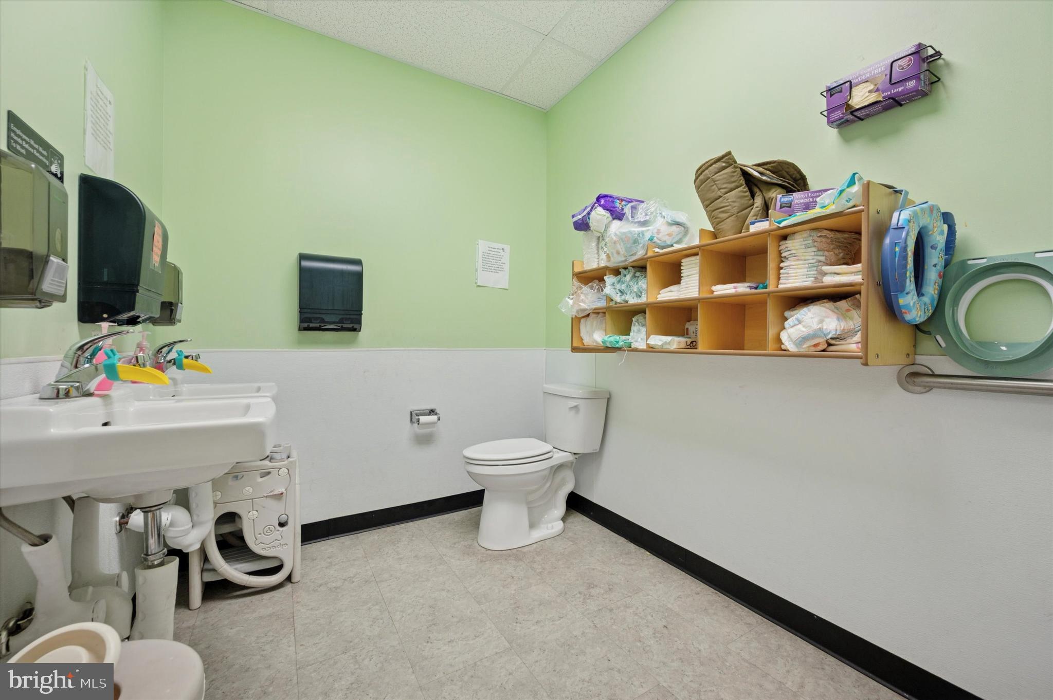 UNIVERSITY CITY - Commercial Sale