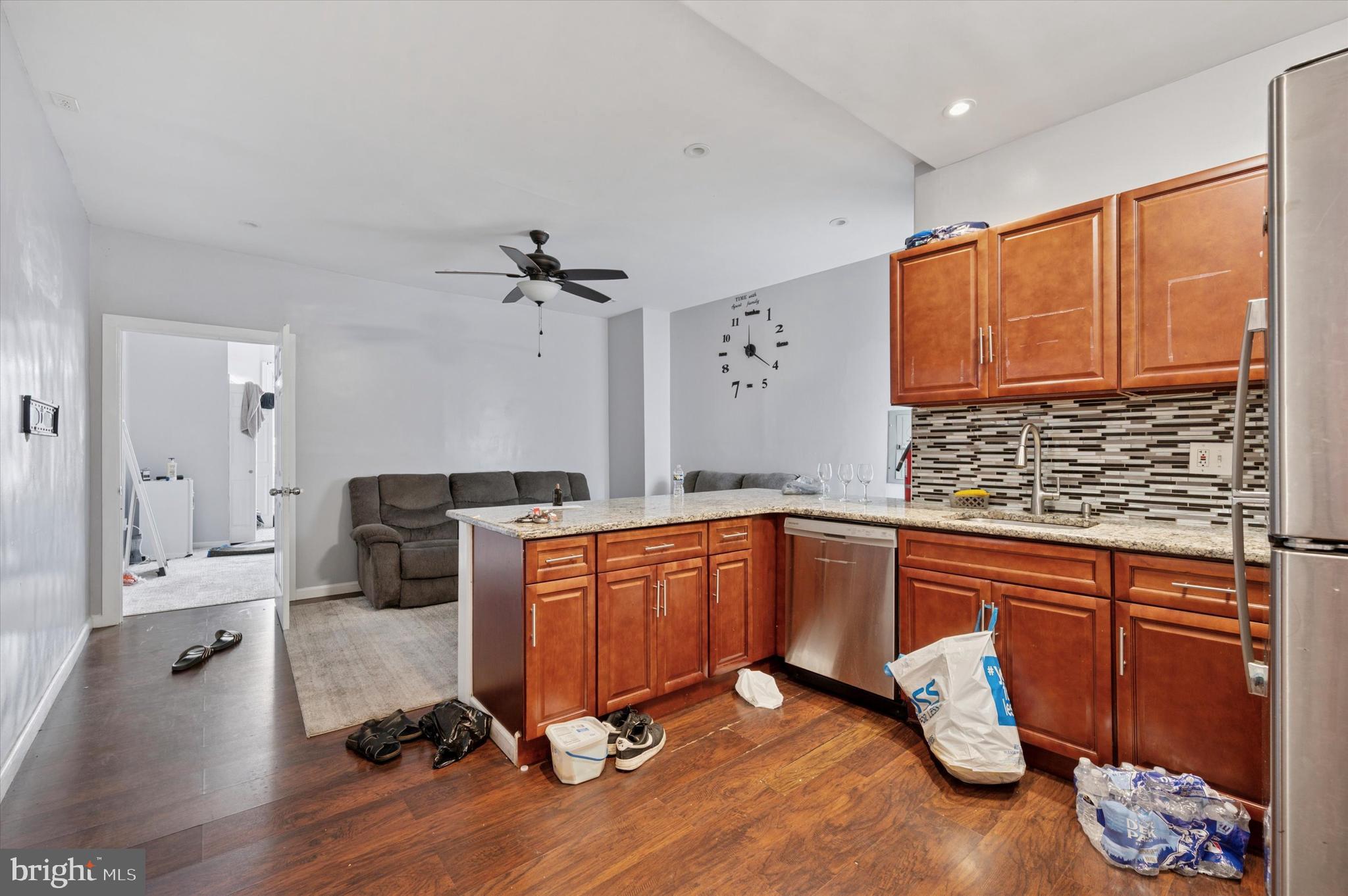 UNIVERSITY CITY - Commercial Sale