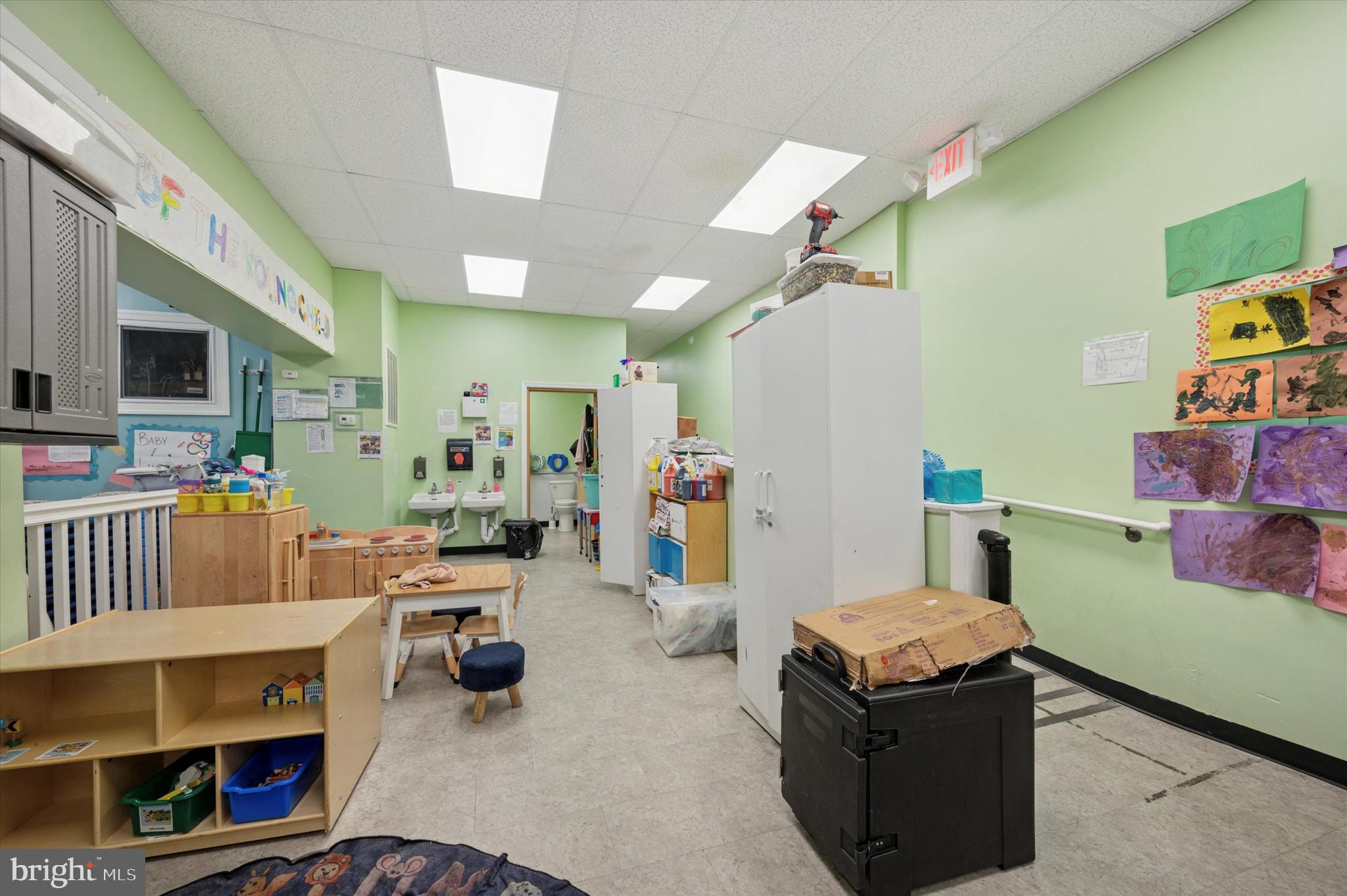 UNIVERSITY CITY - Commercial Sale