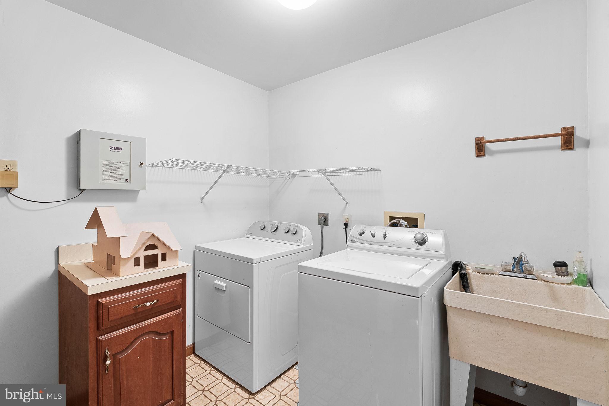 HUMMER WOODS ESTATES - Residential