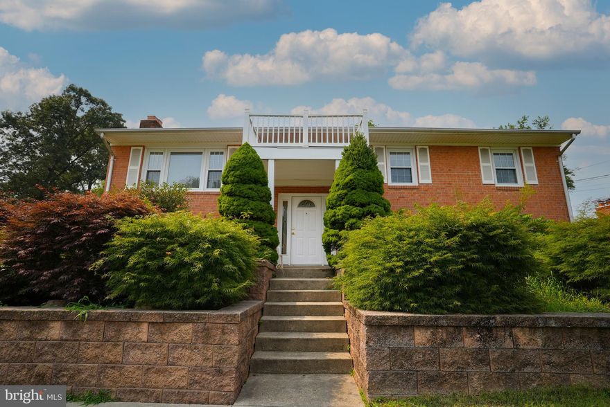 All brick split foyer home, with three bedrooms and three beautiful, newly renovated full bathrooms (2021). Two bedrooms and two full baths on main level, and one bedroom and full bath on lower level (walkout basement). Approximately 2200 finished sq ft on two levels (main level + basement). Wood and wood laminate floors throughout the living areas and bedrooms. Two wood burning fireplaces, one in the upstairs living room, one in the downstairs family room.  Nestled on almost 2/3 of an acre on Telegraph Road in Lorton, VA, the backyard feels very private and serene.  In addition to several giant mature trees, the huge backyard also features a large shed with electricity, a covered carport with space for two additional vehicles, and a large greenhouse with electricity and running water. The long concrete driveway affords you with plenty of parking for guests. Just minutes from Wegmans, Costco, Springfield Metro, Springfield Town Center, Fort Belvoir Army Base, and much more. Easy access to Fairfax County Pkwy (286), I-95, 395. Short commute to Washington, DC and surrounding areas. No HOA.

Home is in great working order.  Home inspections welcomed, but this property, including the house, storage shed and greenhouse (all buildings) are being offered in ** AS-IS ** condition.

Recent comps in this neighborhood have all gone well over $600,000, some as high as $690,000. This house is a great value and is waiting for the right buyer to unlock its full potential!!