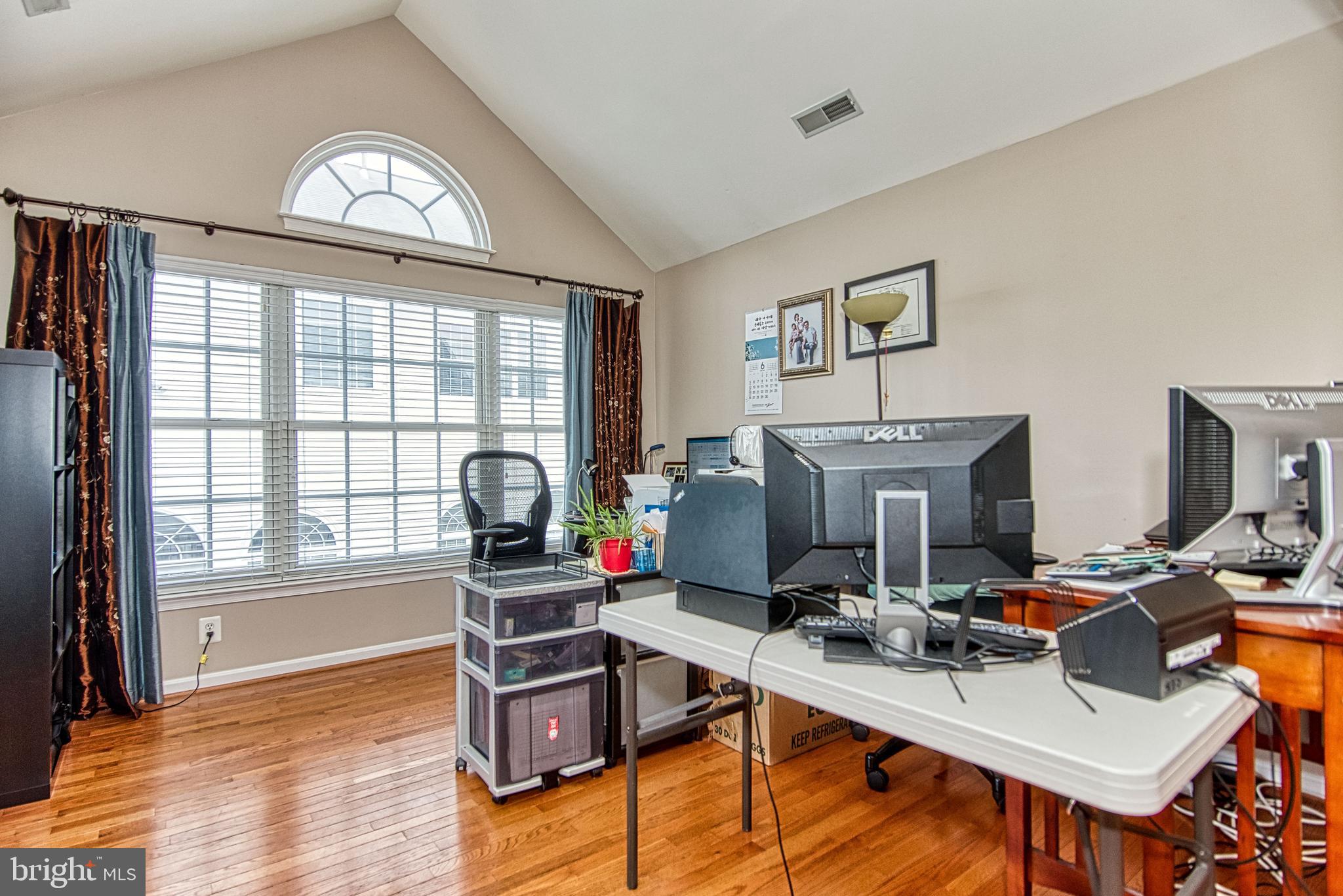 SOUTH RIDING - Residential