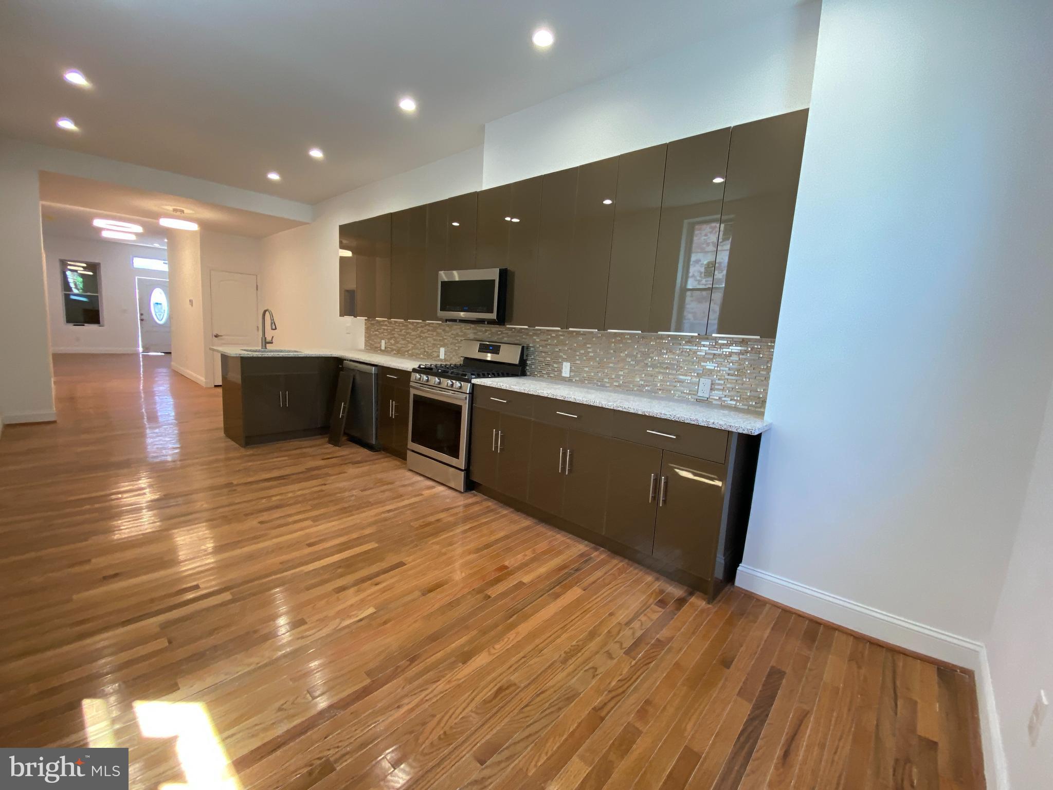 STRAWBERRY MANSION - Residential