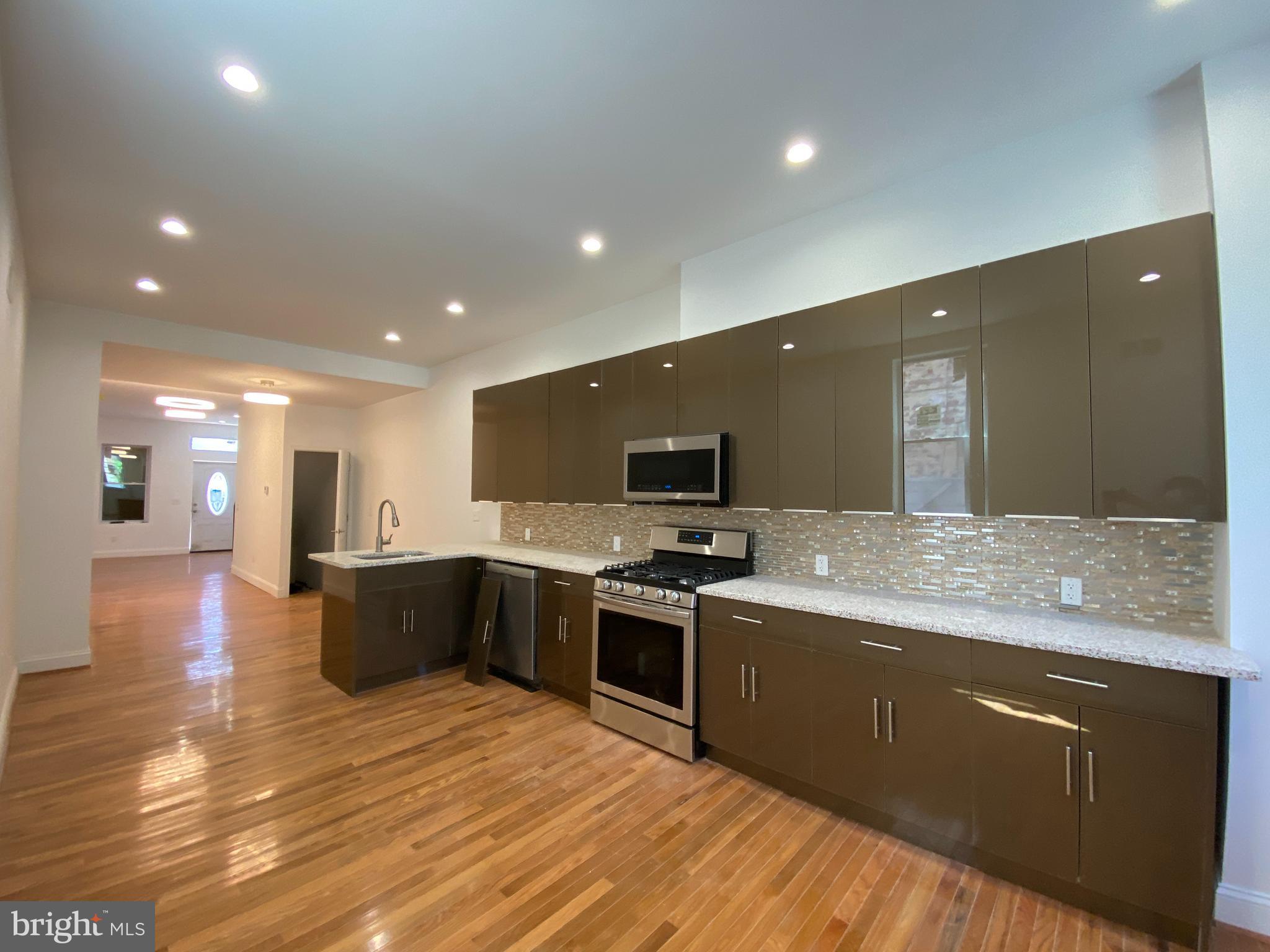 STRAWBERRY MANSION - Residential