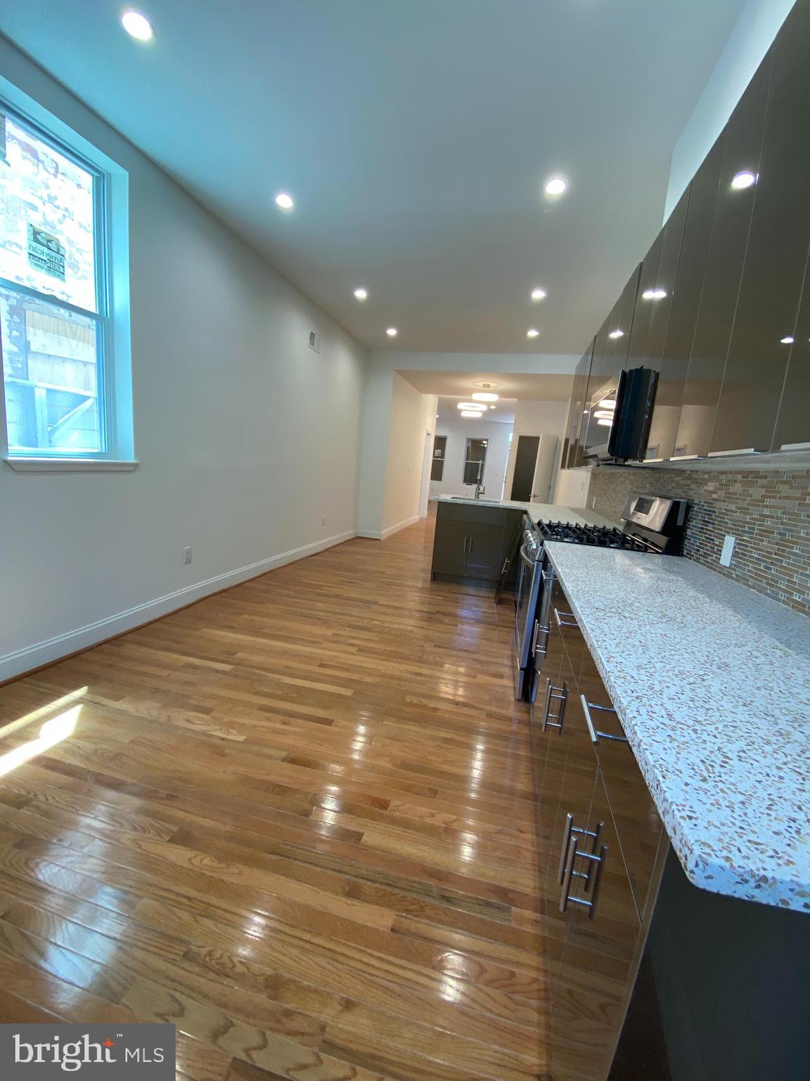 STRAWBERRY MANSION - Residential