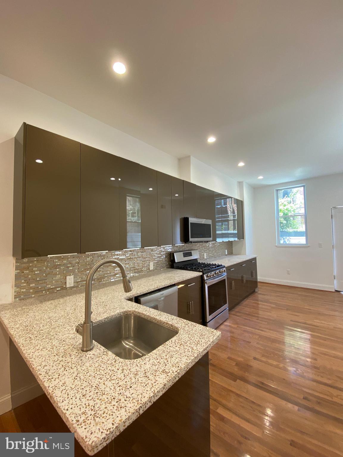 STRAWBERRY MANSION - Residential