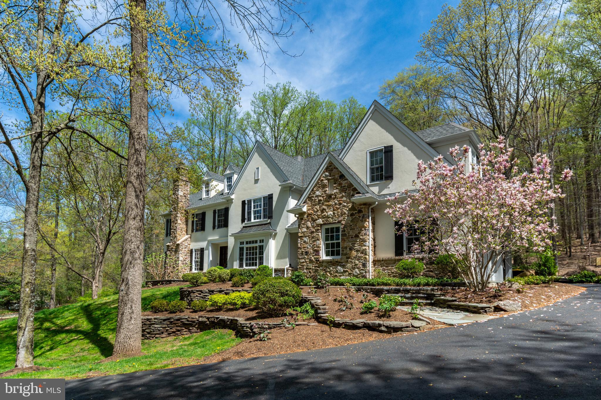 STONE MOUNT @ JERI - Residential