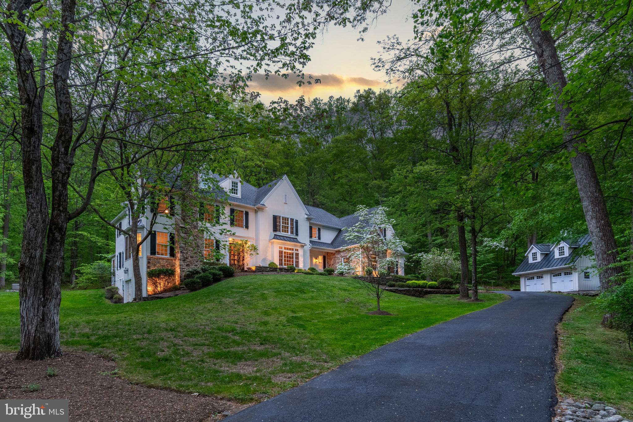 STONE MOUNT @ JERI - Residential