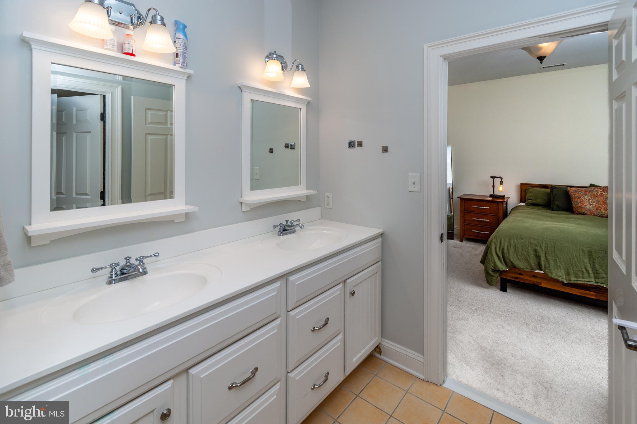 STONE MOUNT @ JERI - Residential