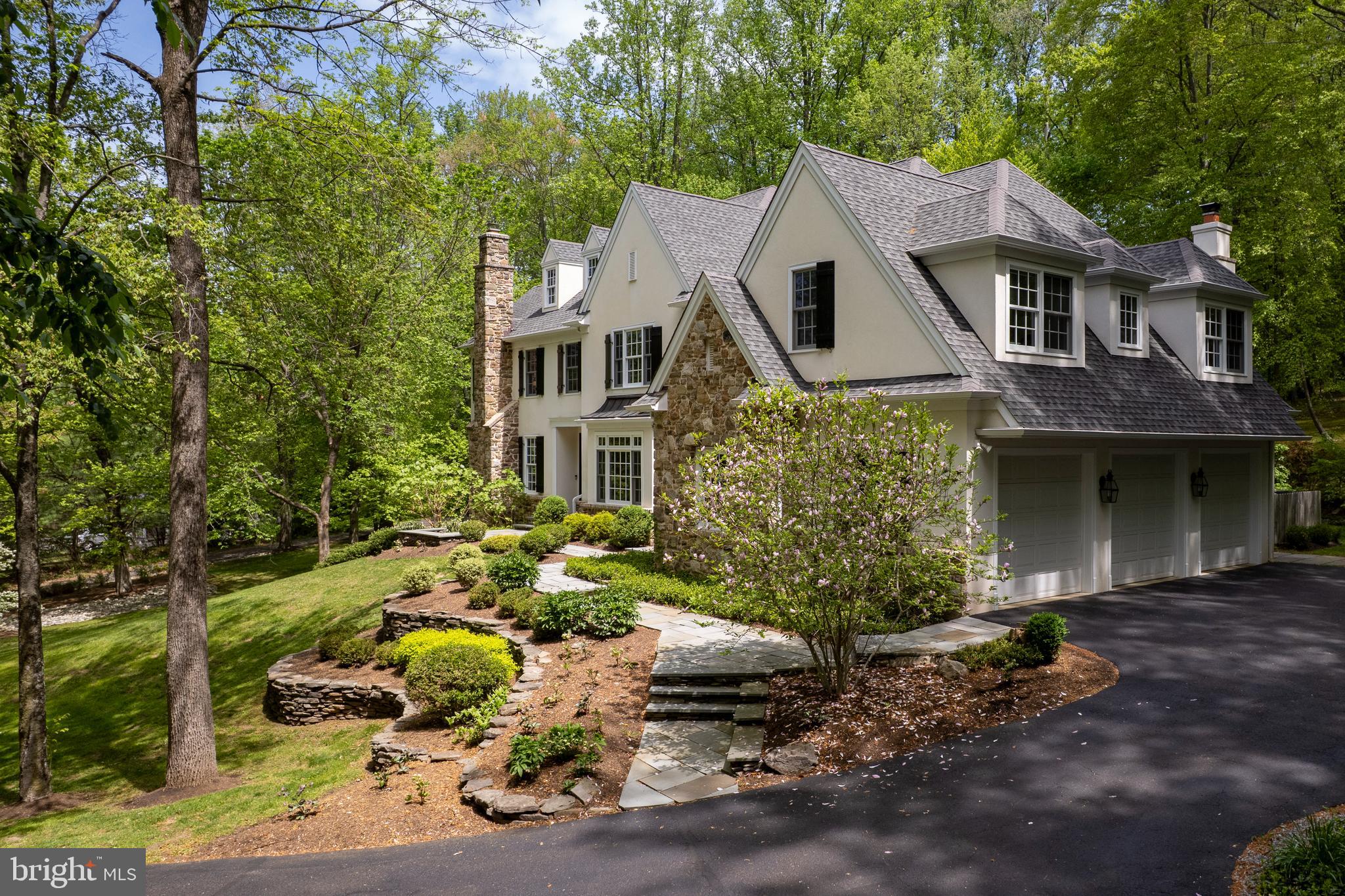 STONE MOUNT @ JERI - Residential