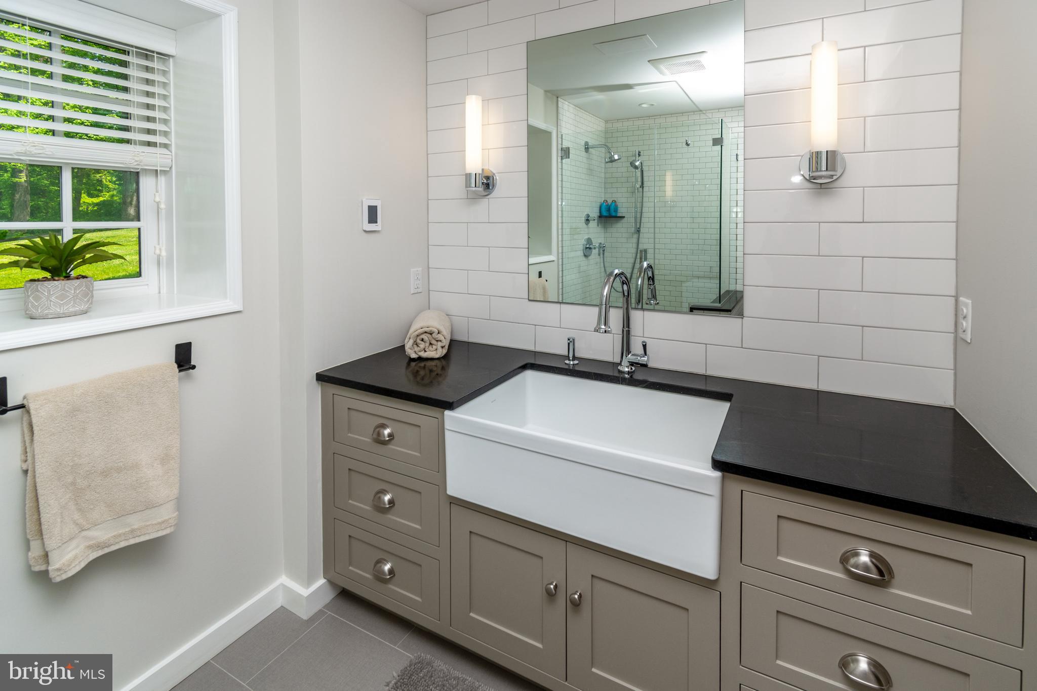 STONE MOUNT @ JERI - Residential