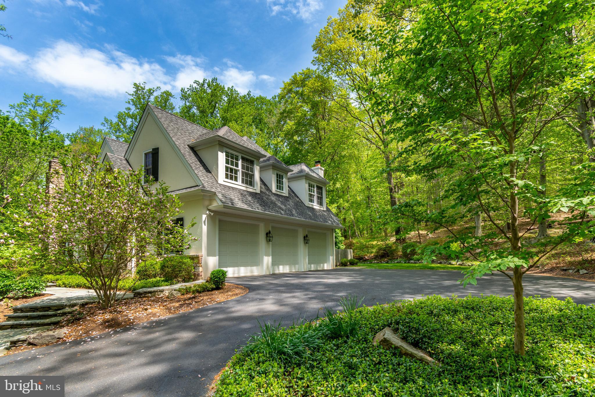 STONE MOUNT @ JERI - Residential