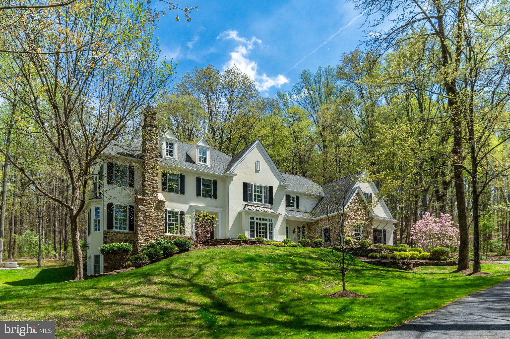 STONE MOUNT @ JERI - Residential