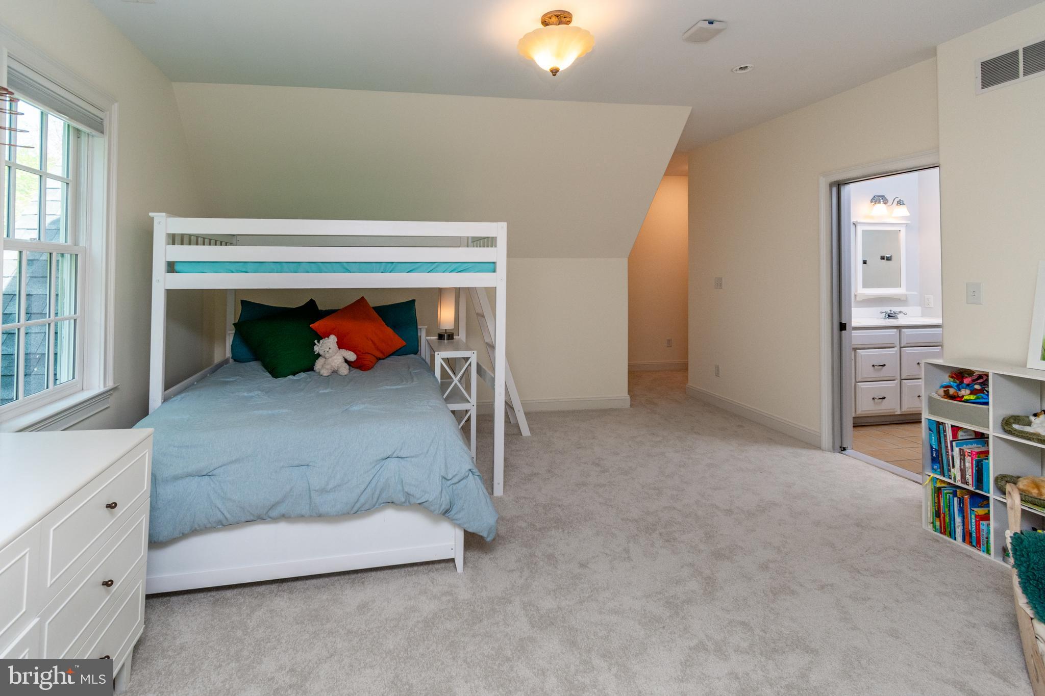 STONE MOUNT @ JERI - Residential