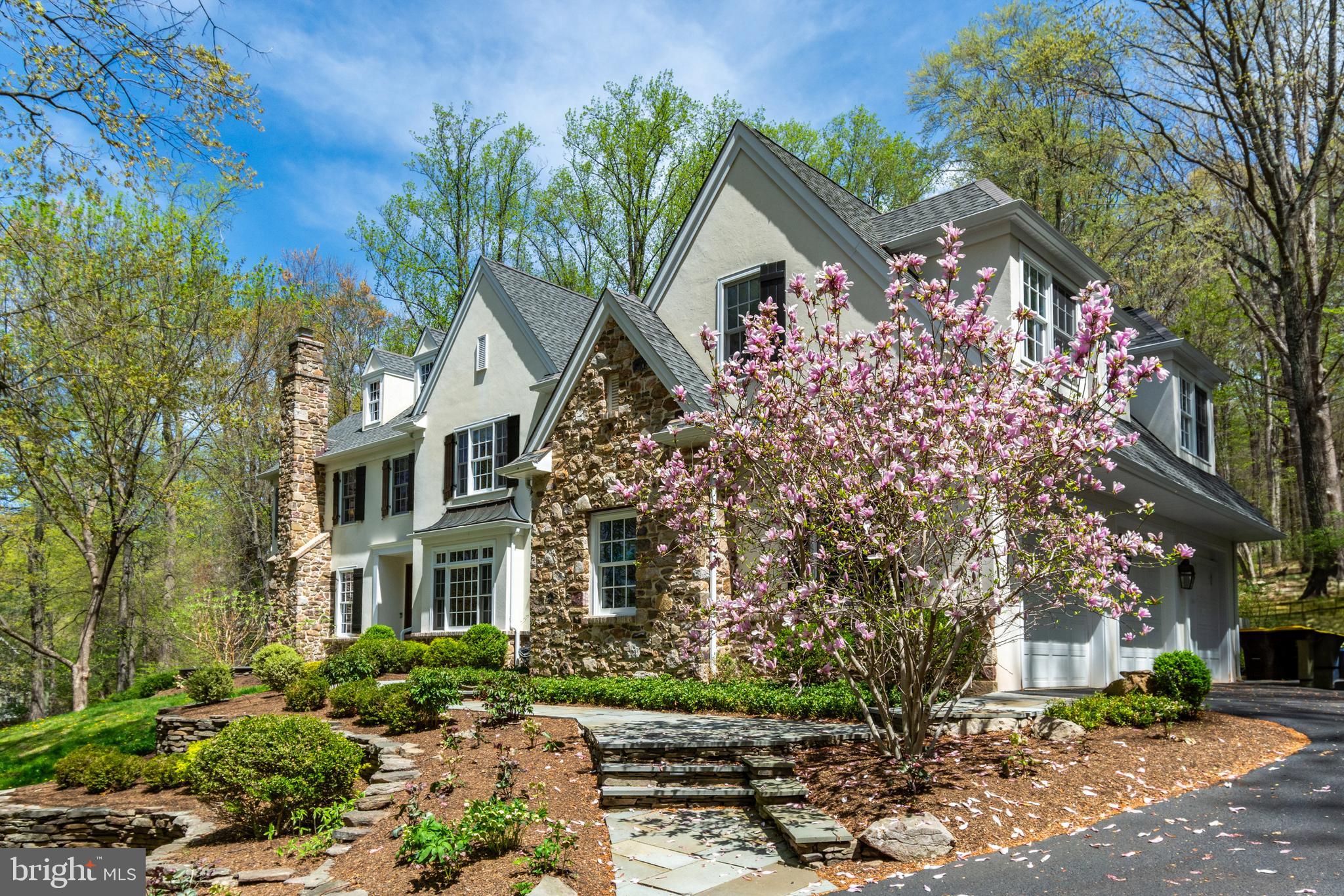 STONE MOUNT @ JERI - Residential