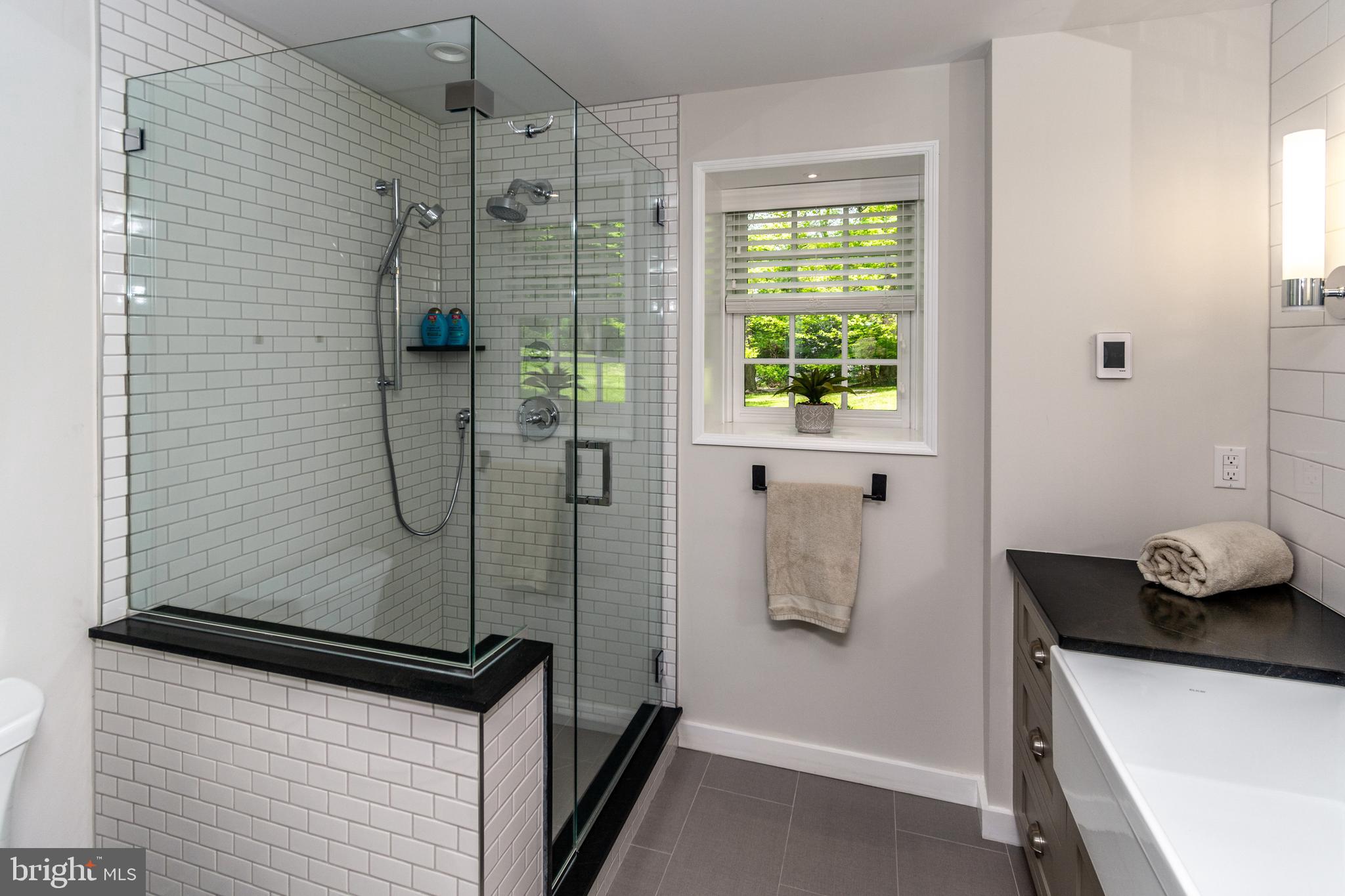 STONE MOUNT @ JERI - Residential